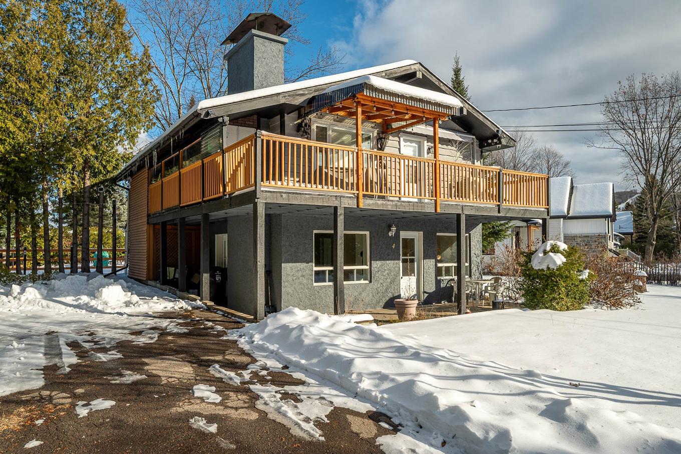 Frontage - 4 Av. Godfrey, Saint-Sauveur, QC - Outdoor