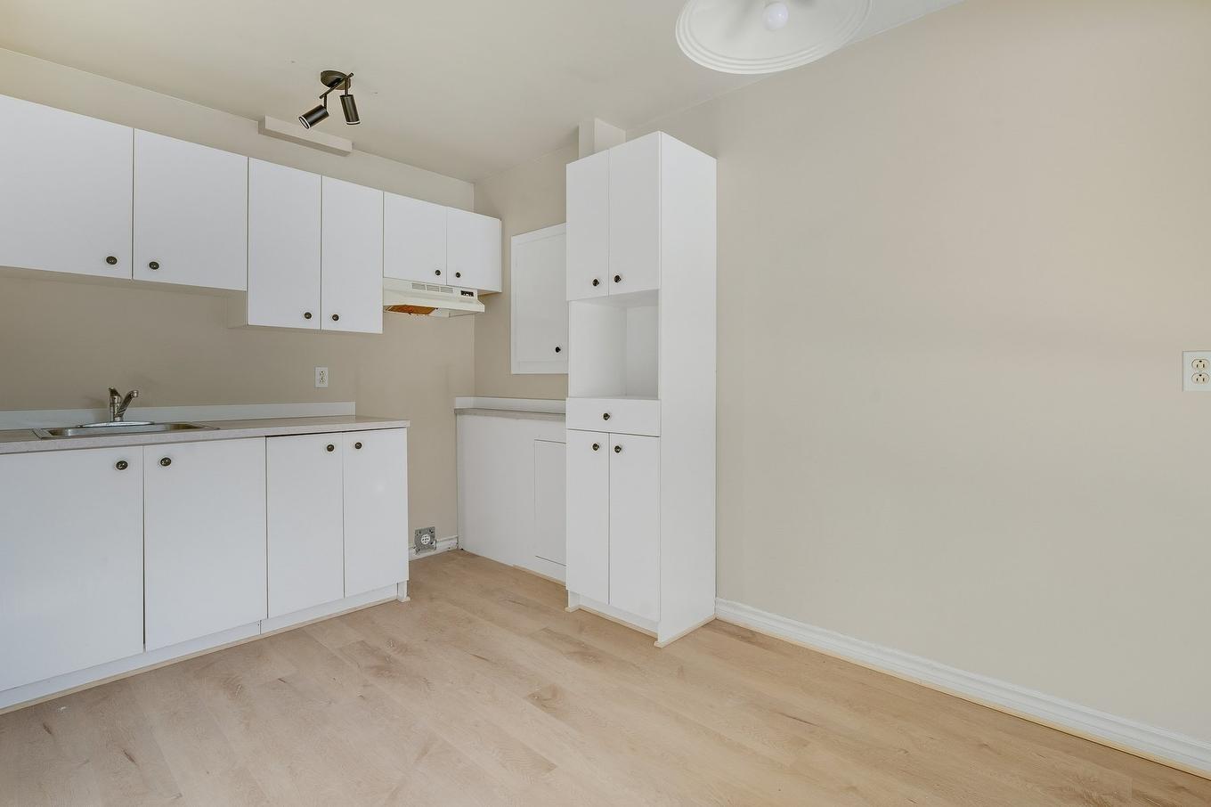 Kitchen - 4 Av. Godfrey, Saint-Sauveur, QC - Indoor