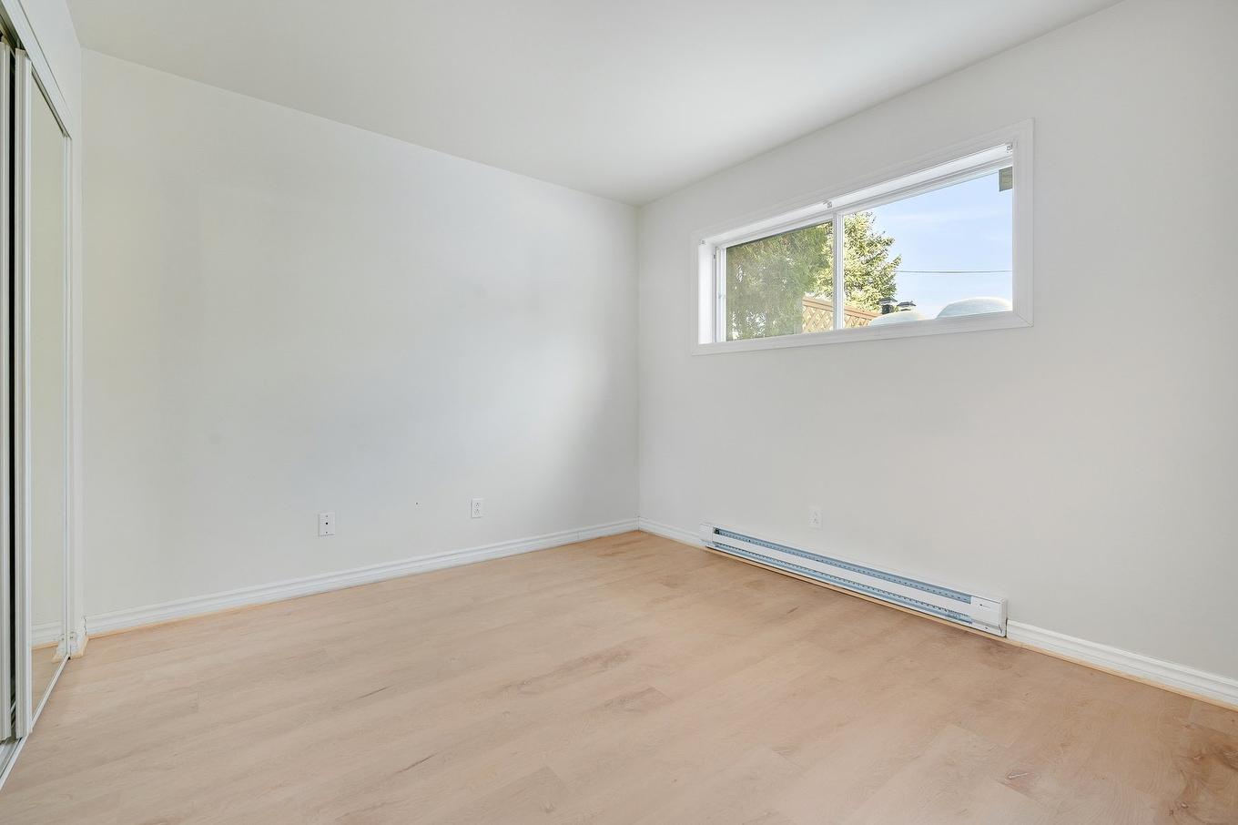 Primary bedroom - 4 Av. Godfrey, Saint-Sauveur, QC - Indoor Photo Showing Other Room