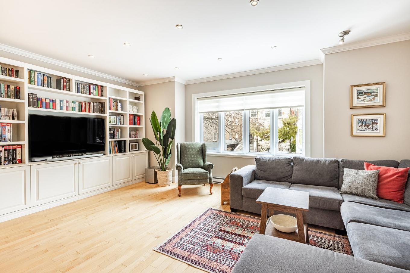 Living room - 5640 Av. De Canterbury, Montréal (Côte-Des-Neiges/Notre-Dame-De-Grâce), QC - Indoor Photo Showing Living Room