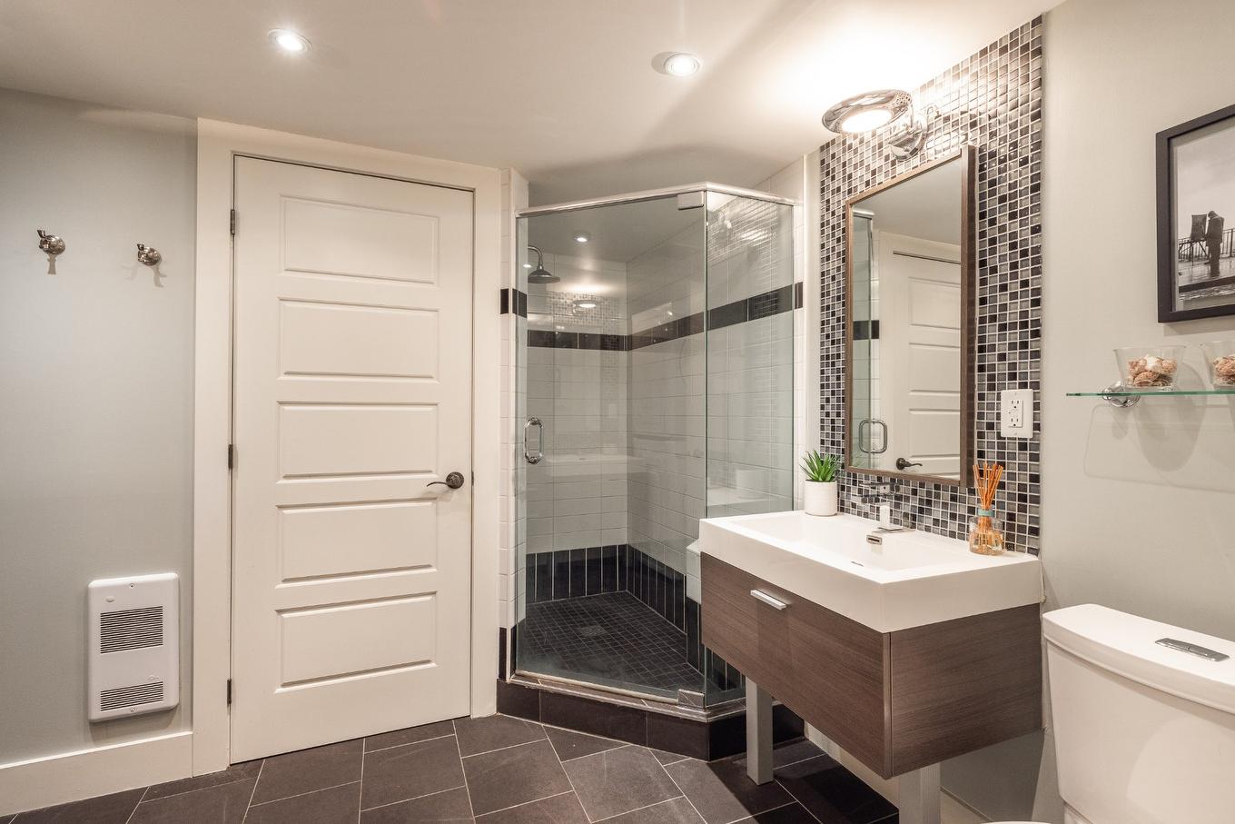 Bathroom - 5640 Av. De Canterbury, Montréal (Côte-Des-Neiges/Notre-Dame-De-Grâce), QC - Indoor Photo Showing Bathroom