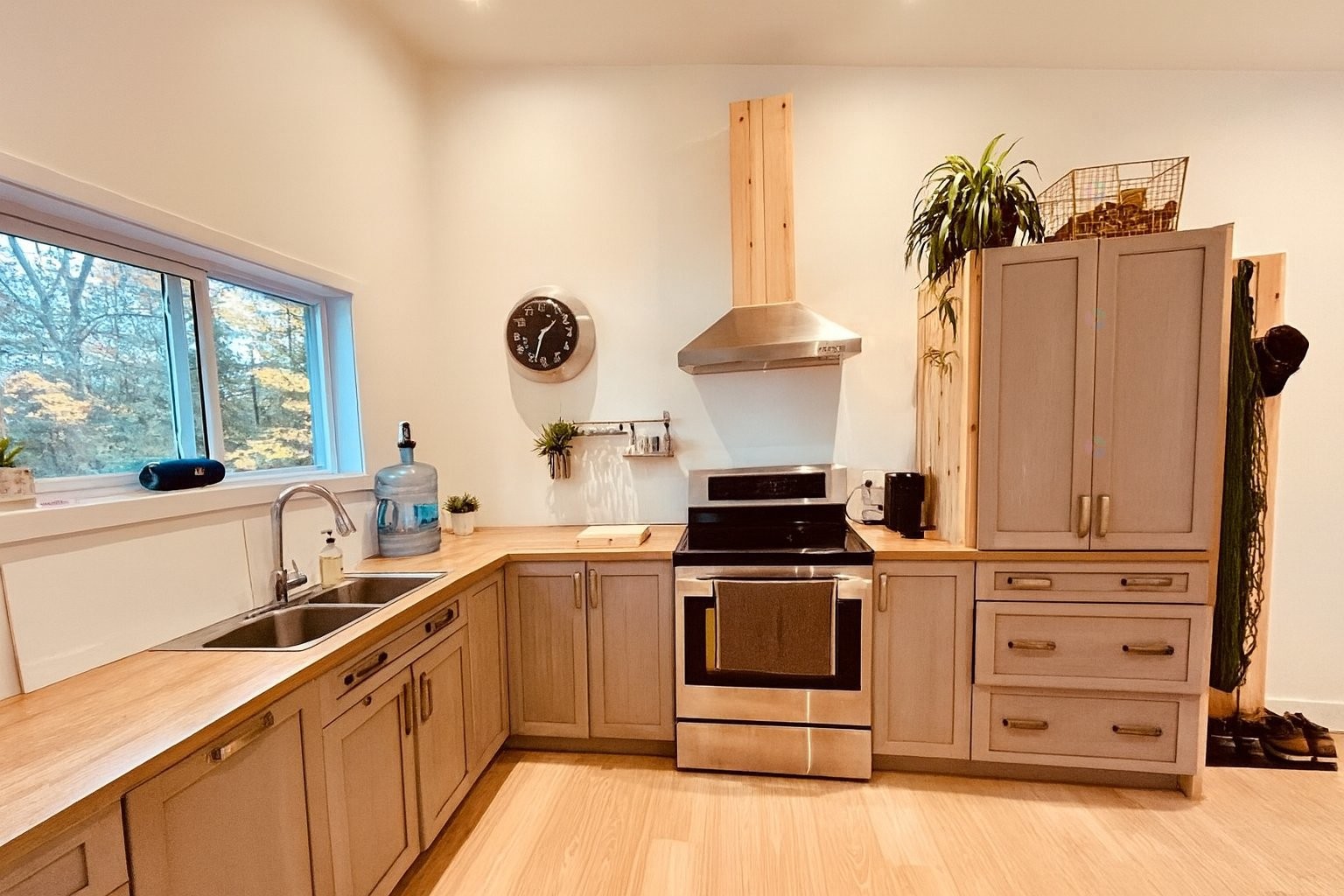 Kitchen - 18 Rue Des Draveurs, La Minerve, QC - Indoor Photo Showing Kitchen With Double Sink