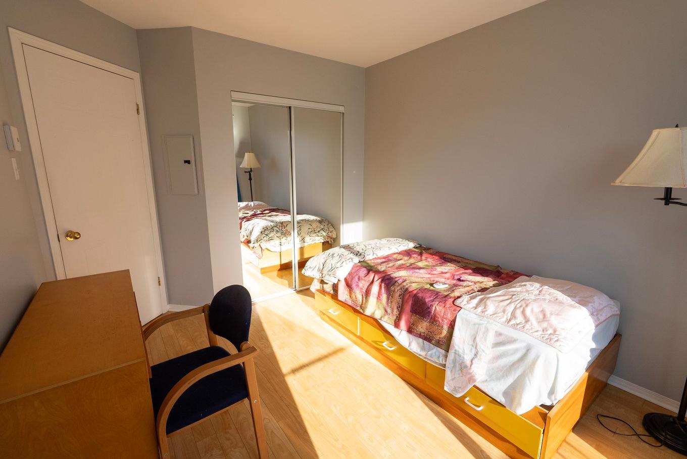 Chambre à coucher - 302-2092 Av. Albert-Murphy, Laval (Chomedey), QC - Indoor Photo Showing Bedroom