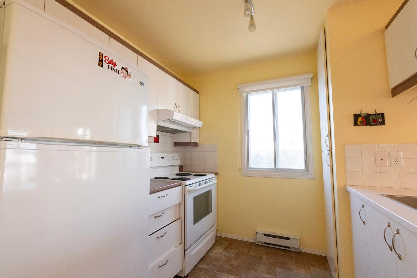 Cuisine - 302-2092 Av. Albert-Murphy, Laval (Chomedey), QC - Indoor Photo Showing Kitchen