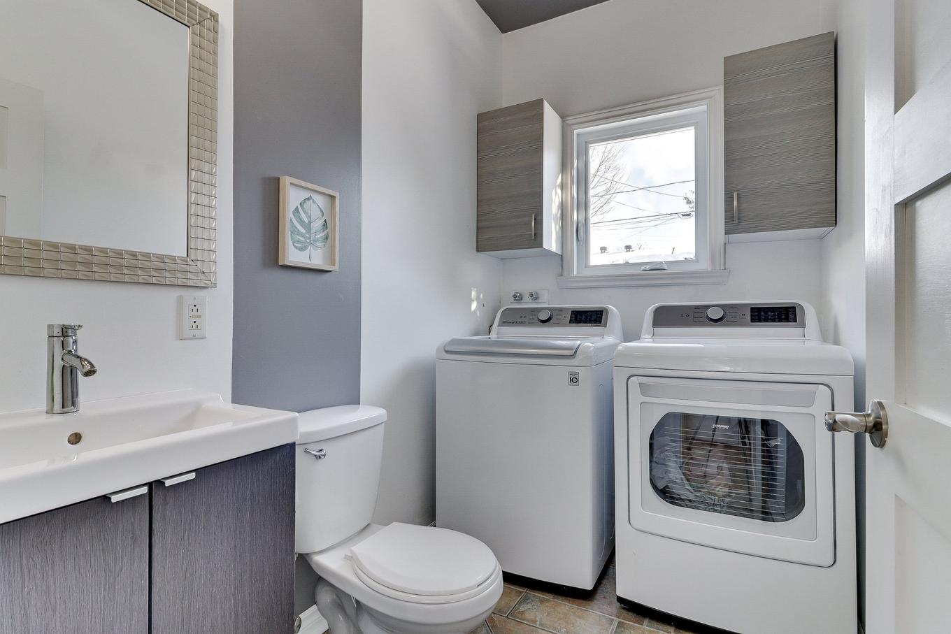 Salle d'eau - 660 Rue De Livaudière, Terrebonne (Terrebonne), QC - Indoor Photo Showing Laundry Room