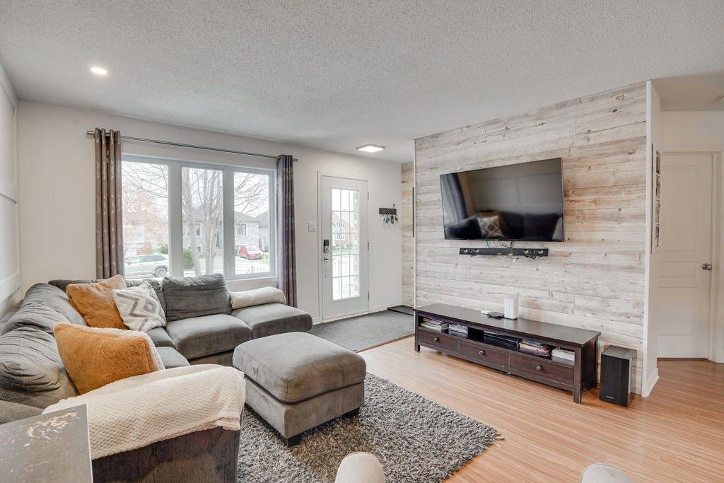 Salon - 210 Rue De La Forteresse, Gatineau (Masson-Angers), QC - Indoor Photo Showing Living Room