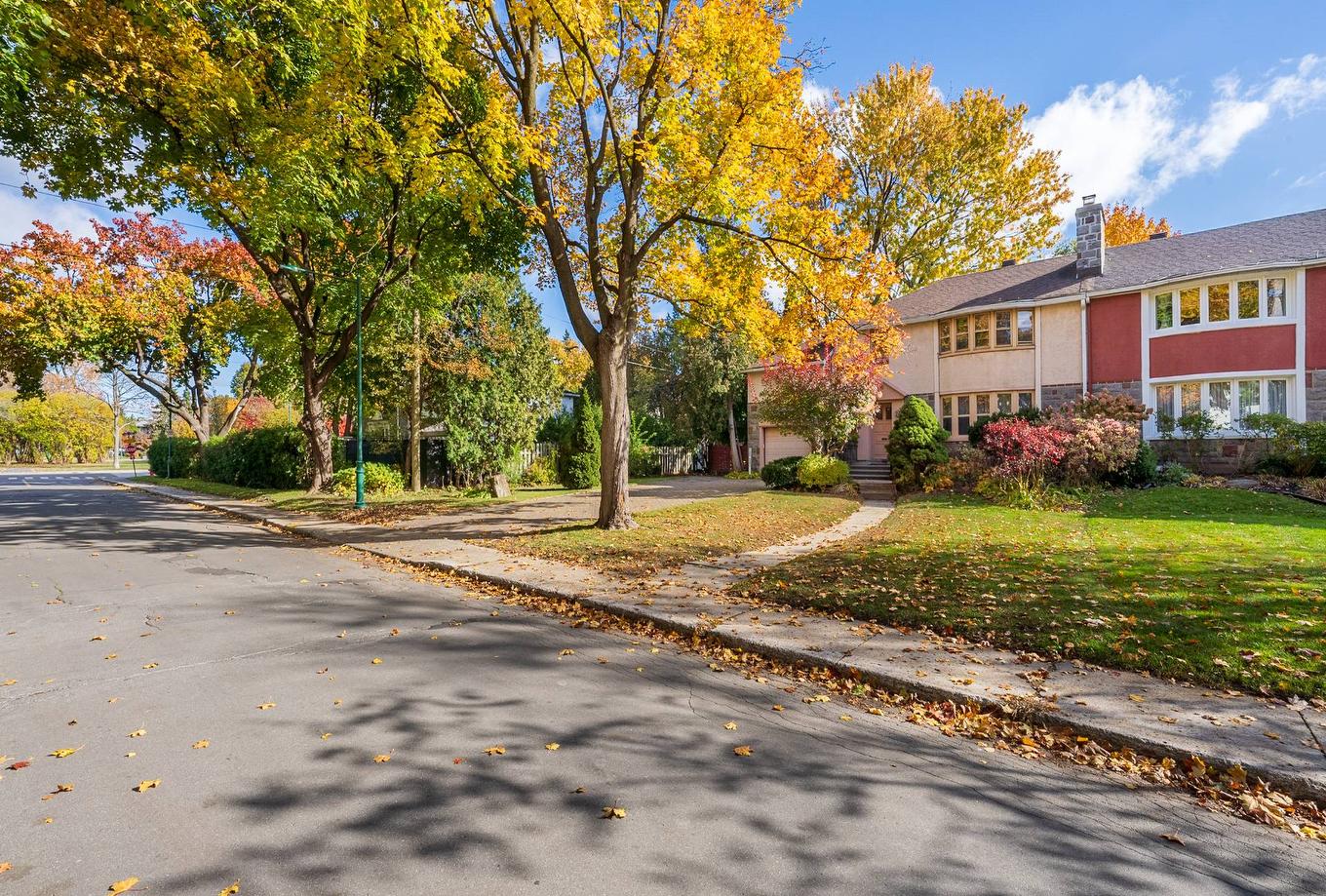 Frontage - 510 Av. Powell, Mont-Royal, QC - Outdoor