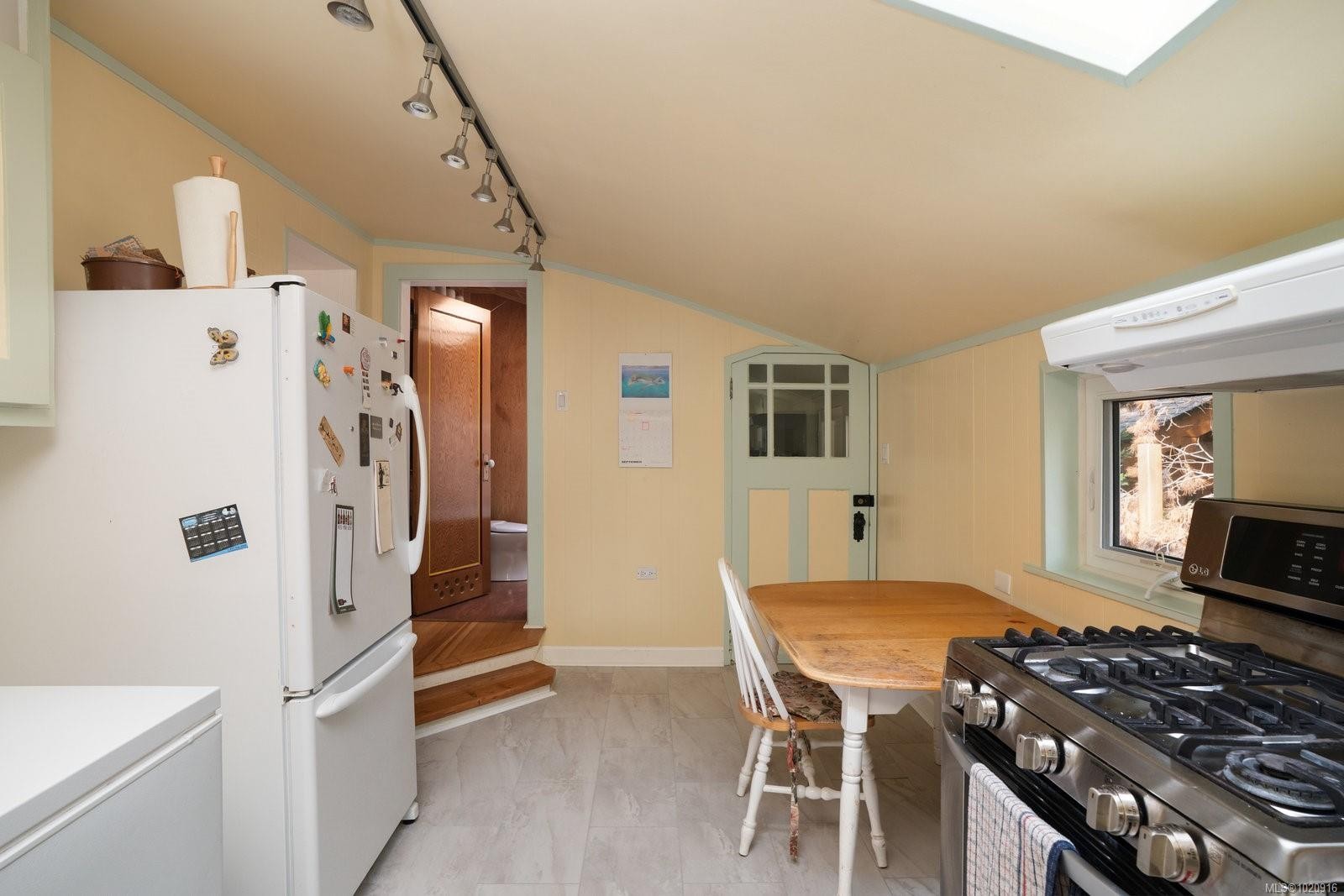 1256 Walnut St, Victoria, BC