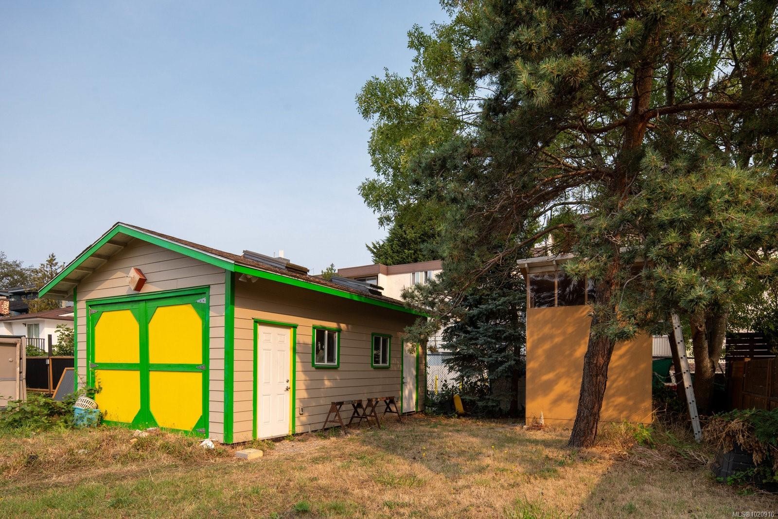 1256 Walnut St, Victoria, BC