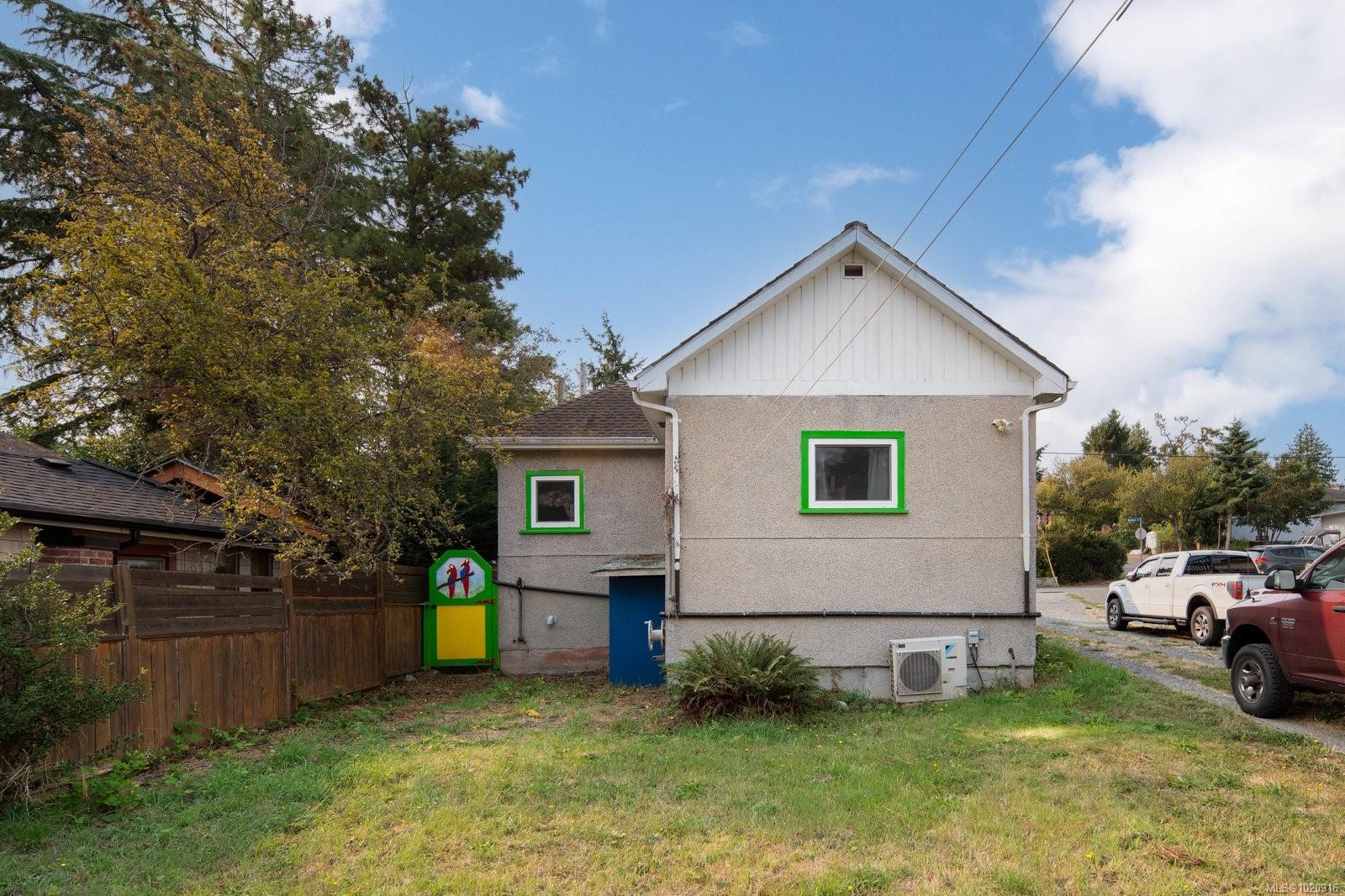 1256 Walnut St, Victoria, BC