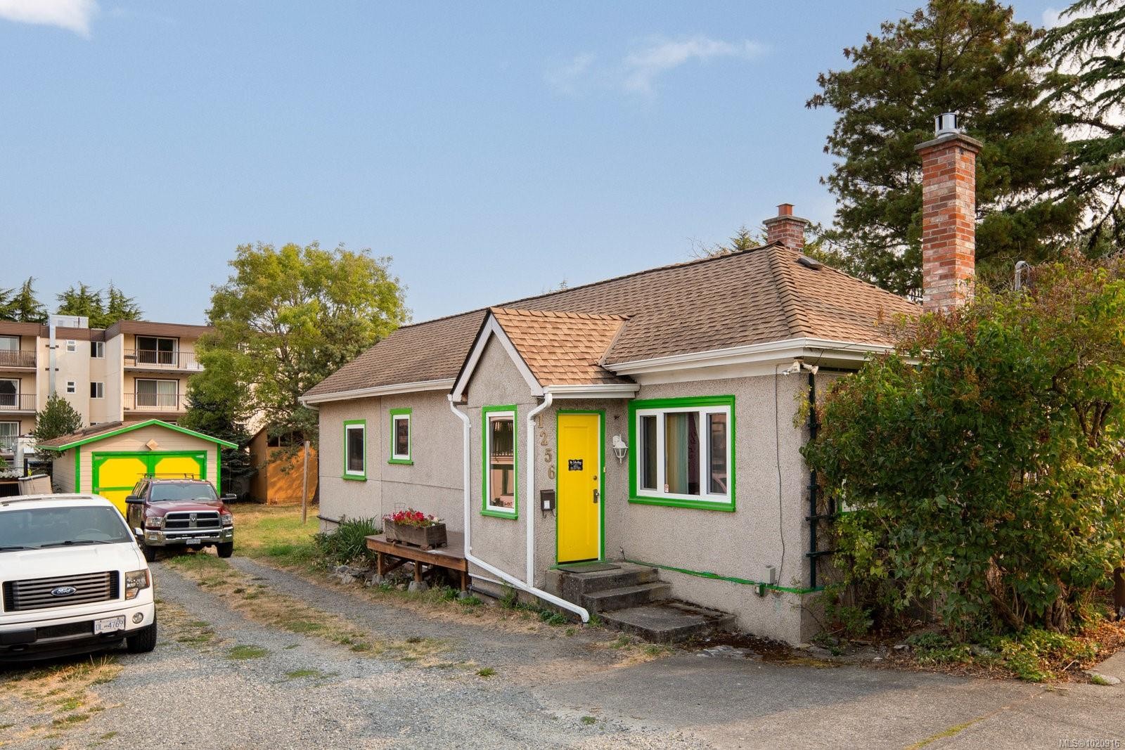 1256 Walnut St, Victoria, BC