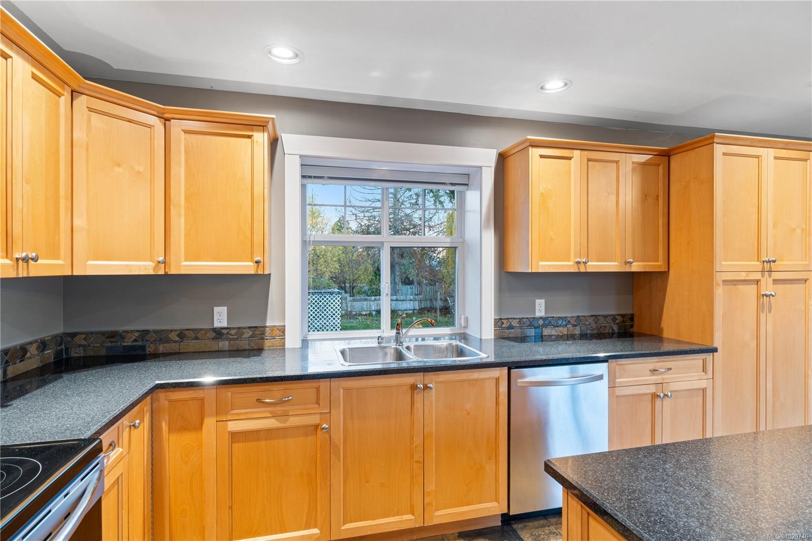 610 Forsyth Ave, Parksville, BC