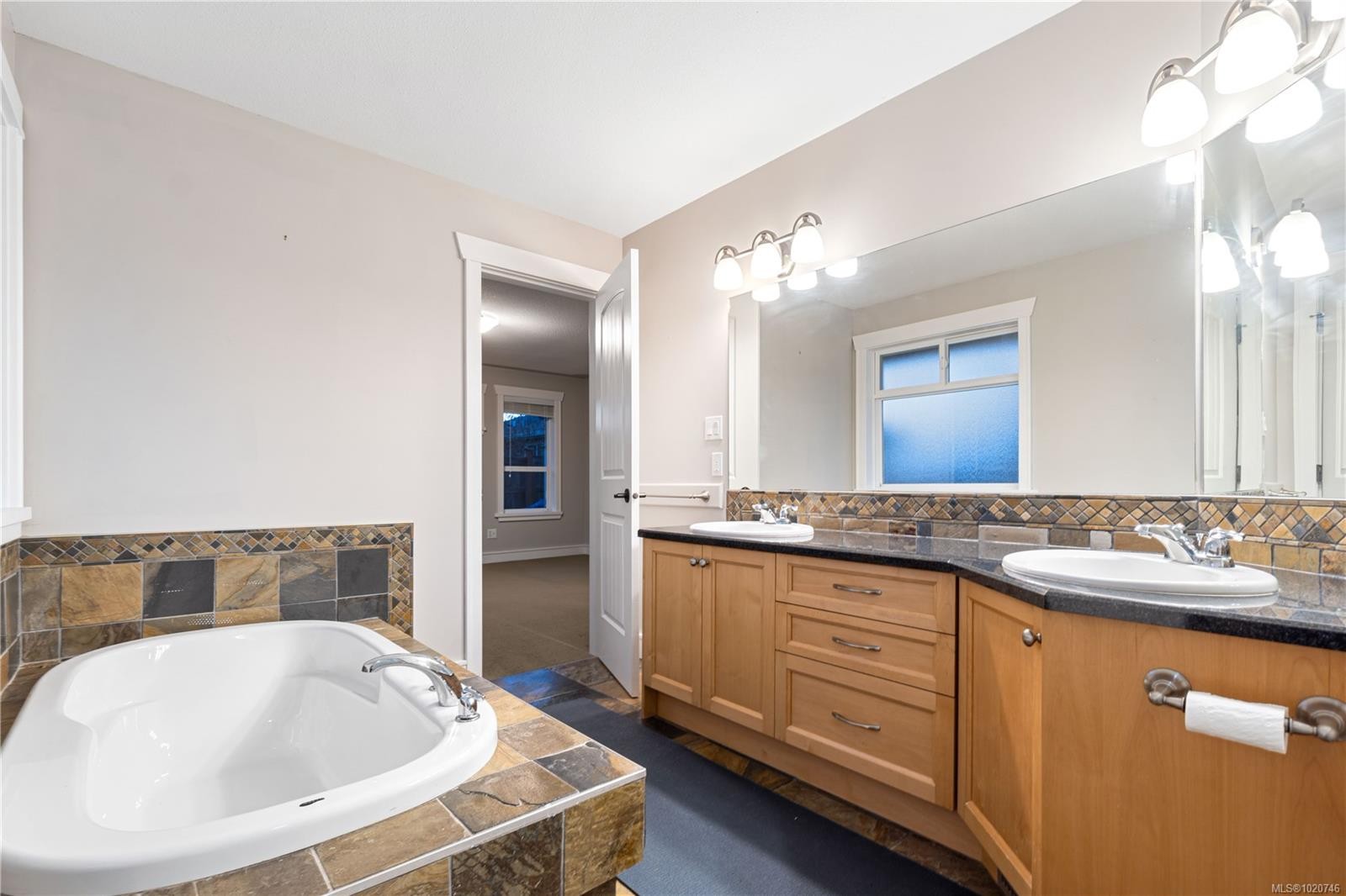 610 Forsyth Ave, Parksville, BC