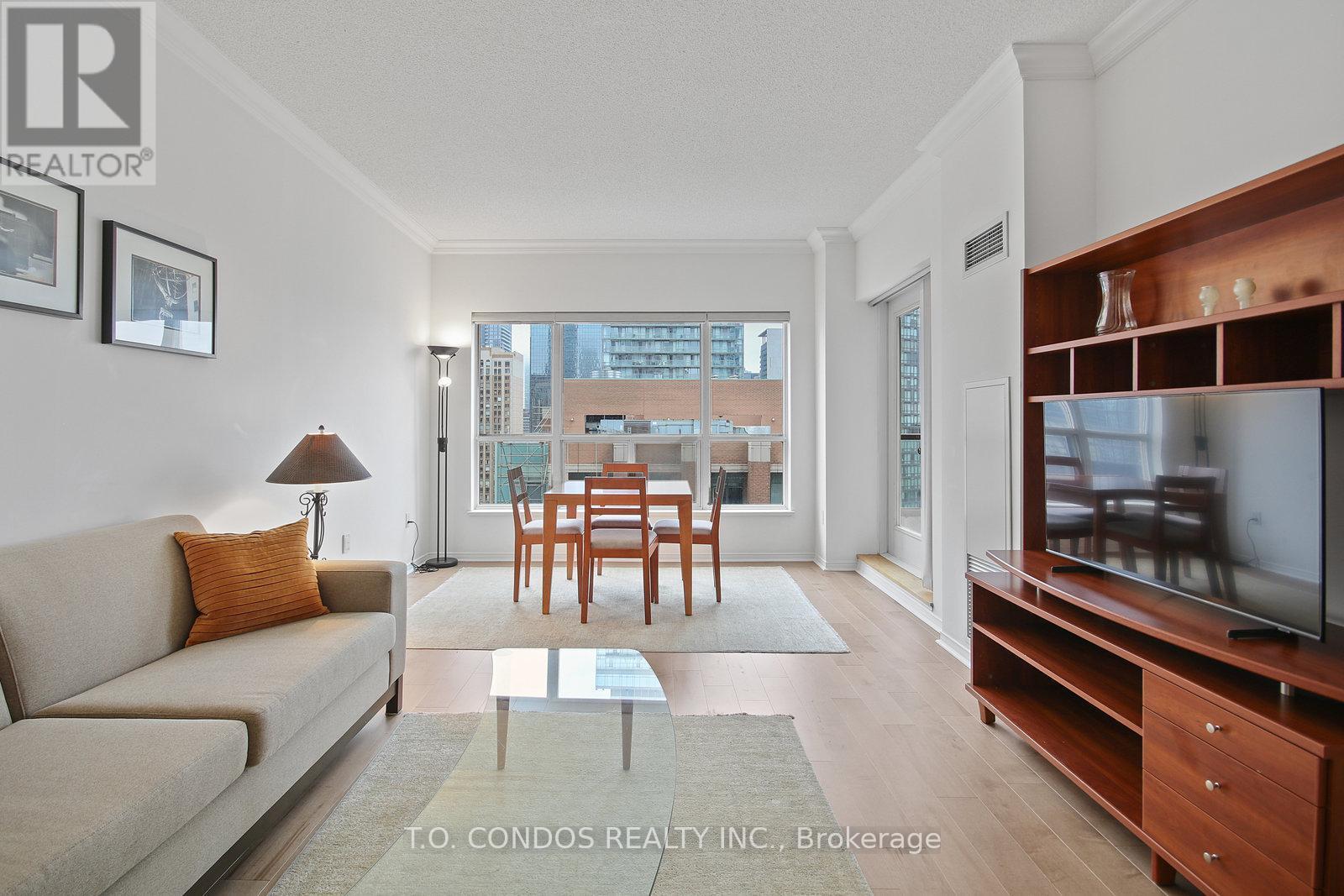 1806 - 909 Bay Street, Toronto, ON - Indoor Photo Showing Living Room