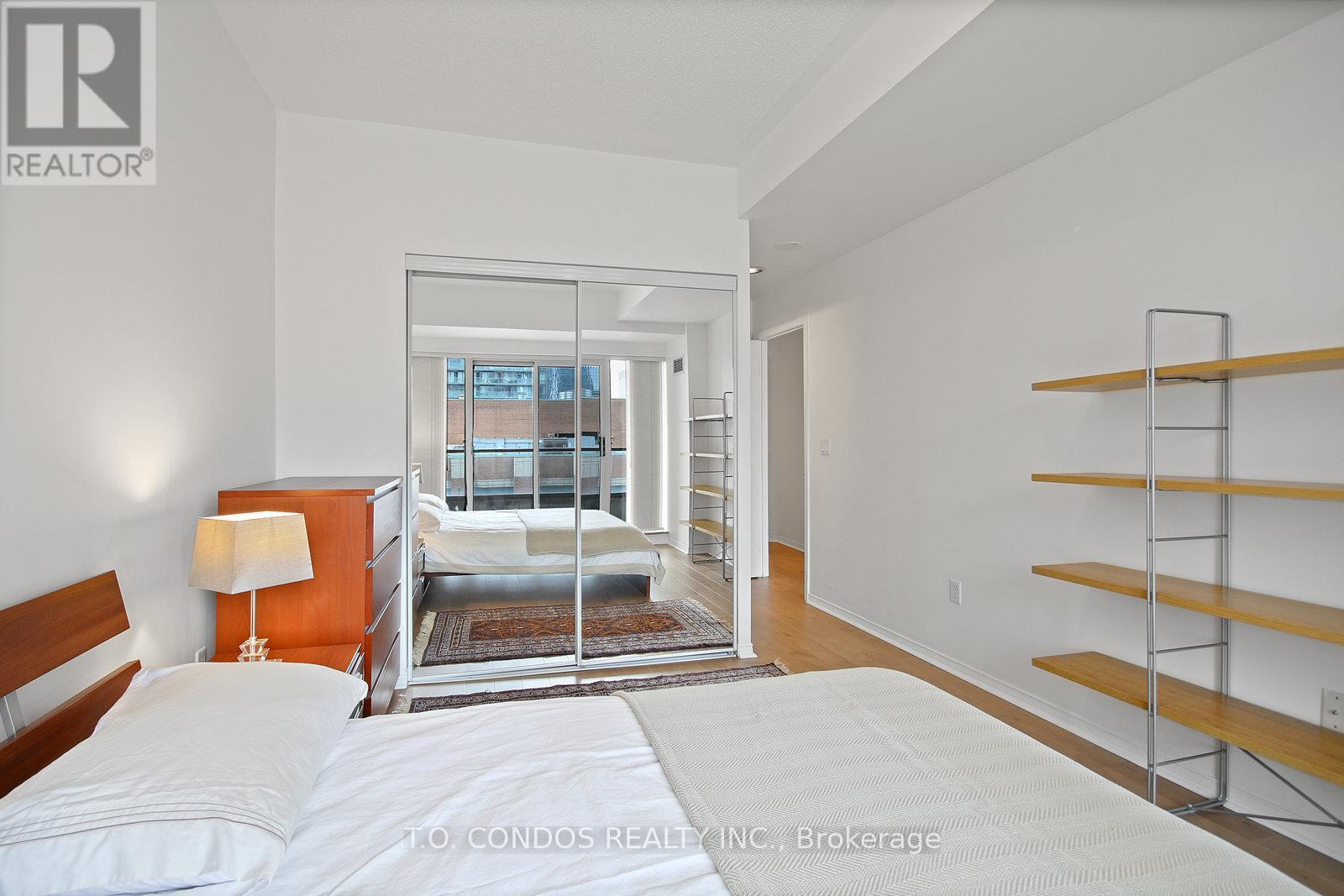 1806 - 909 Bay Street, Toronto, ON - Indoor Photo Showing Bedroom