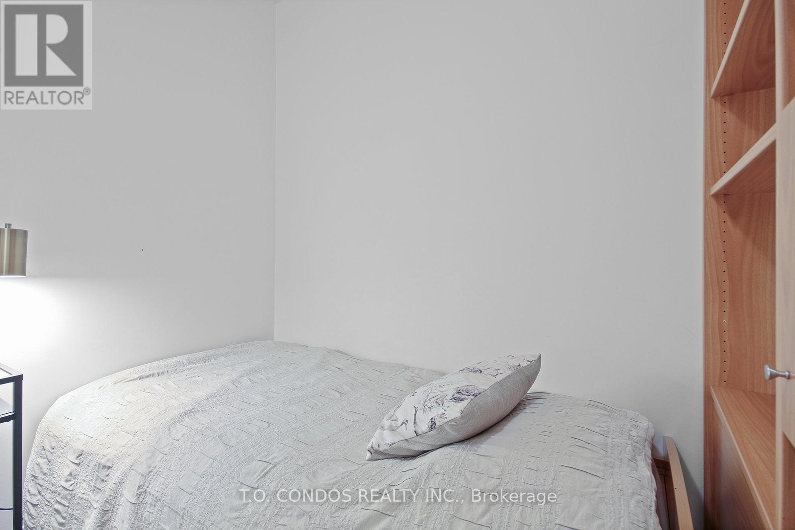 1806 - 909 Bay Street, Toronto, ON - Indoor Photo Showing Bedroom