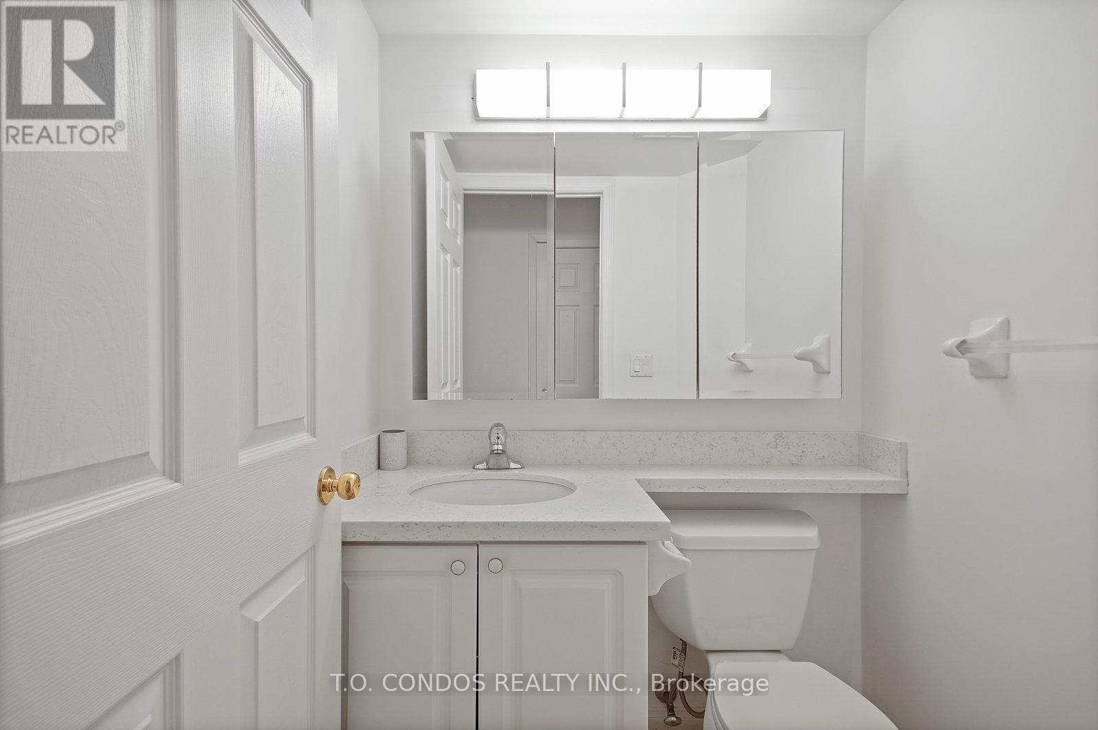 1806 - 909 Bay Street, Toronto, ON - Indoor Photo Showing Bathroom