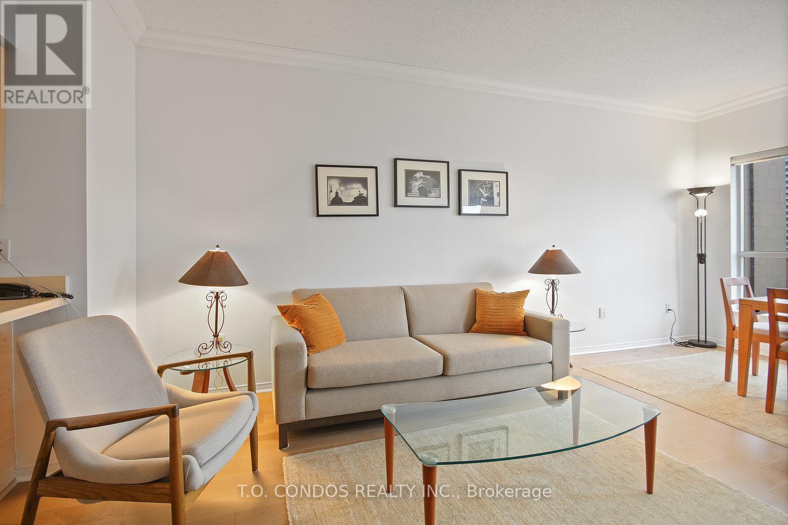 1806 - 909 Bay Street, Toronto, ON - Indoor Photo Showing Living Room