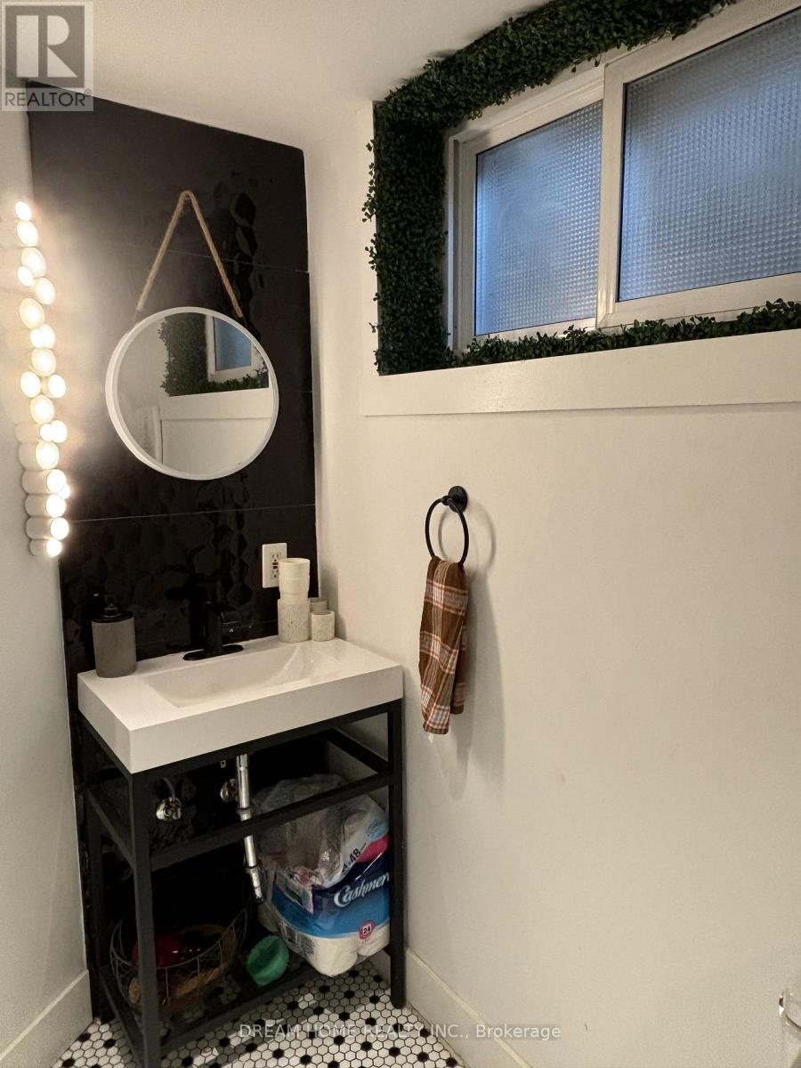 Bsmt/2 - 160 Olde Bayview Avenue, Richmond Hill, ON - Indoor