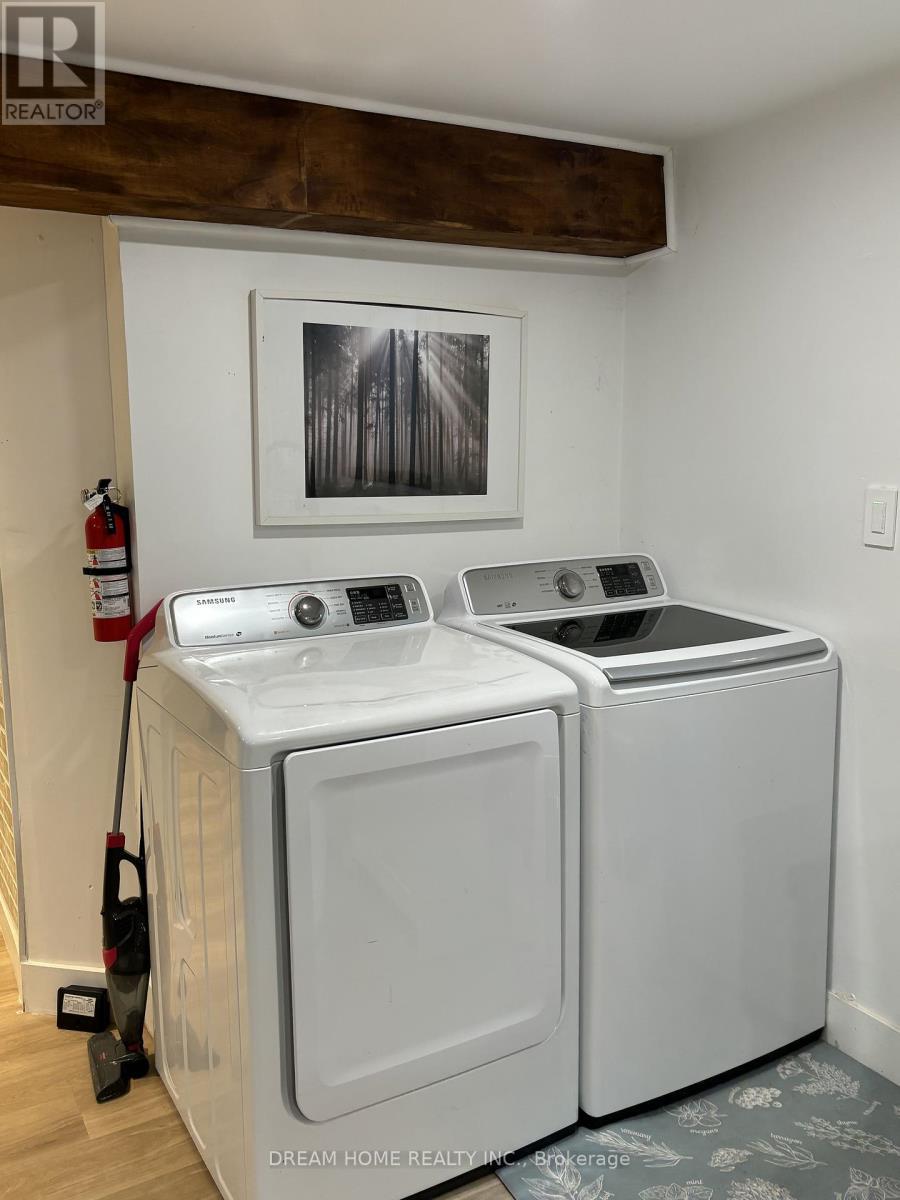 Bsmt/2 - 160 Olde Bayview Avenue, Richmond Hill, ON - Indoor Photo Showing Laundry Room