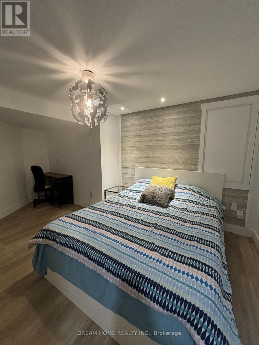 Bsmt/2 - 160 Olde Bayview Avenue, Richmond Hill, ON - Indoor Photo Showing Bedroom