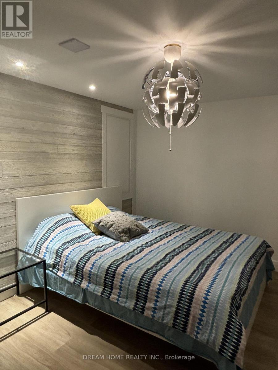 Bsmt/2 - 160 Olde Bayview Avenue, Richmond Hill, ON - Indoor Photo Showing Bedroom