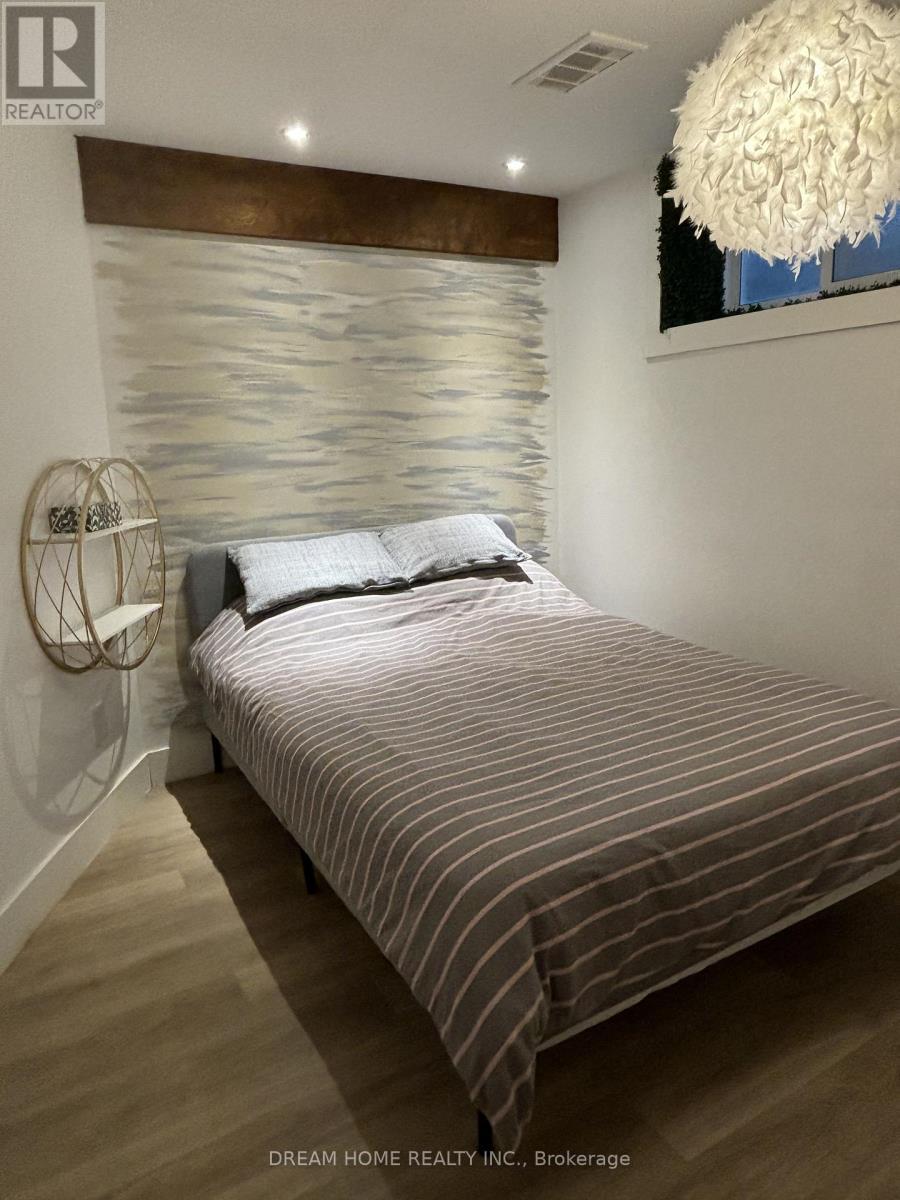 Bsmt/2 - 160 Olde Bayview Avenue, Richmond Hill, ON - Indoor Photo Showing Bedroom