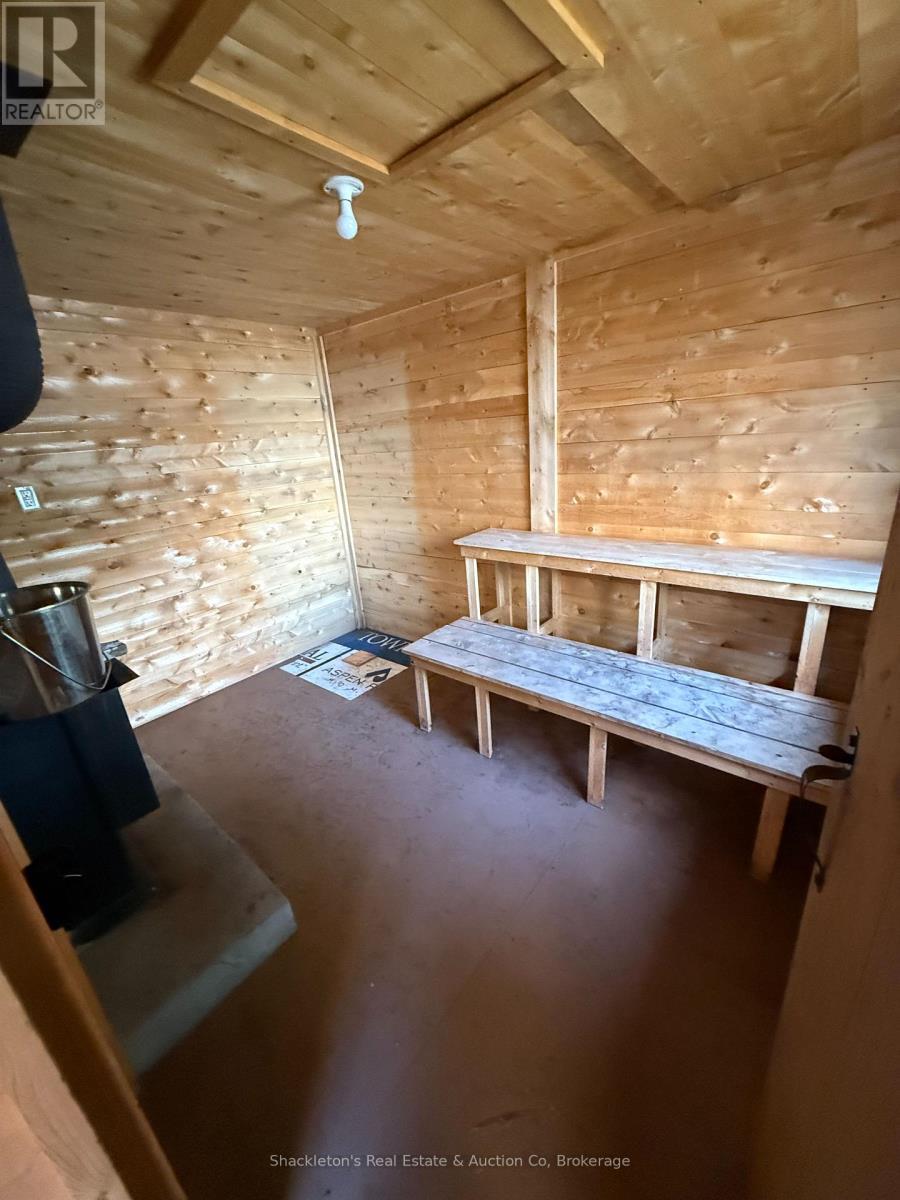 2407 Highway 11 Highway N, Unorganized Townships (Marten River), ON - Indoor Photo Showing Other Room