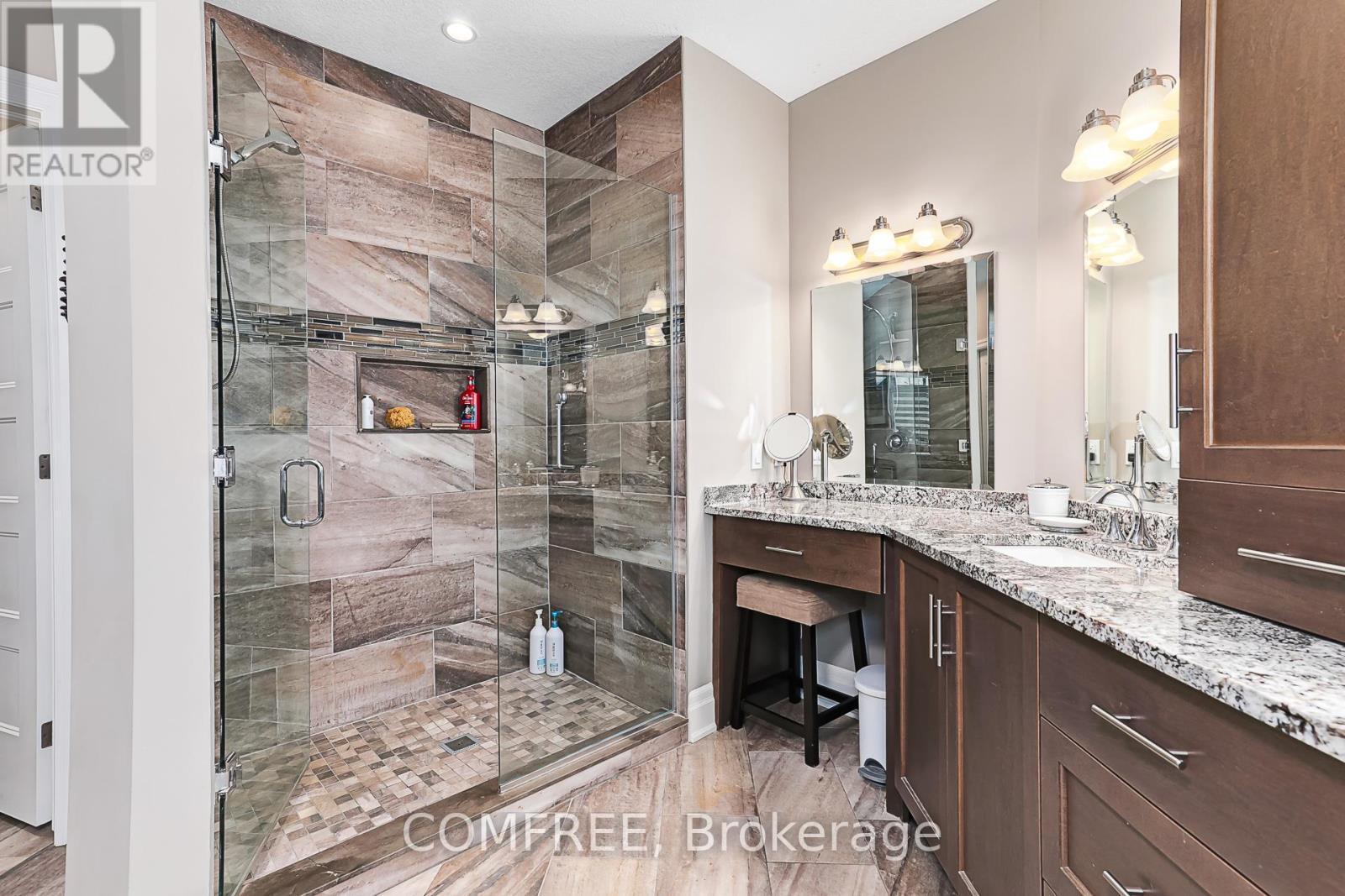 106 High Bluff Lane, Blue Mountains, ON - Indoor Photo Showing Bathroom