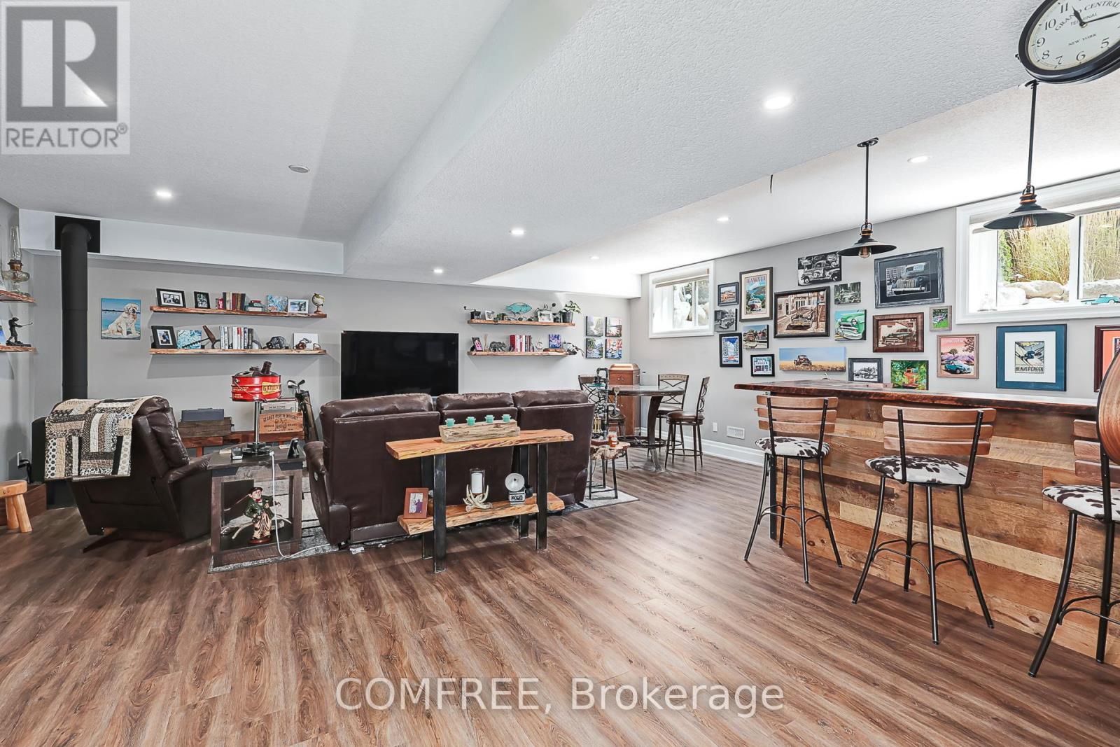 106 High Bluff Lane, Blue Mountains, ON - Indoor Photo Showing Other Room