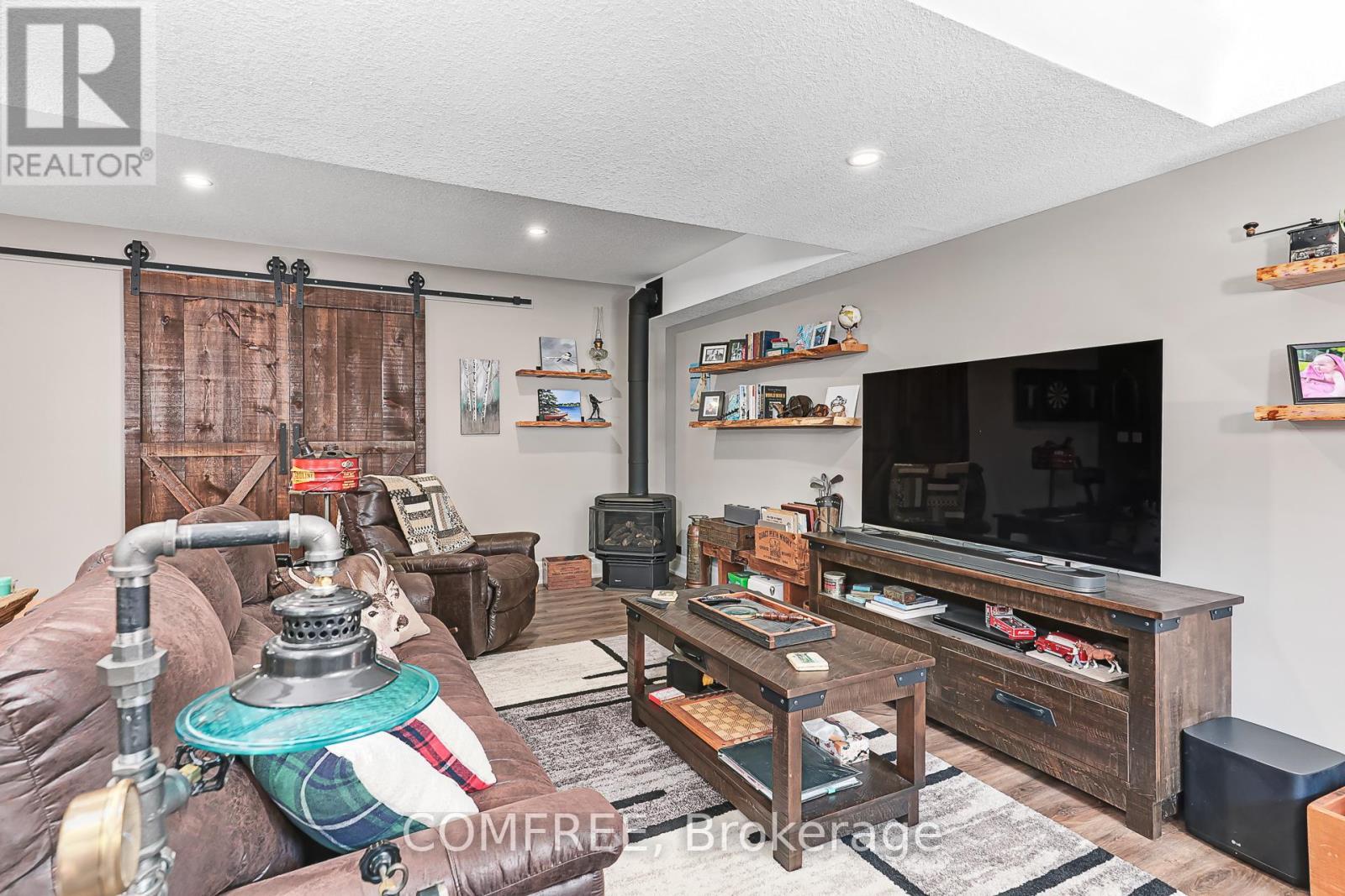 106 High Bluff Lane, Blue Mountains, ON - Indoor Photo Showing Living Room