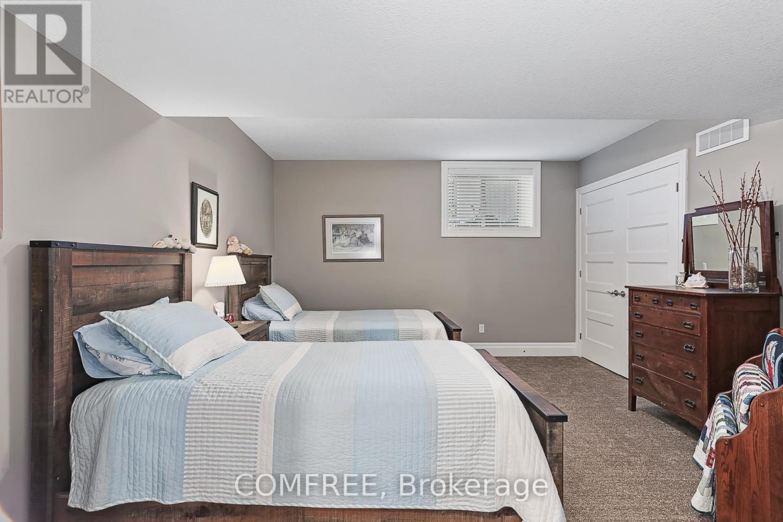 106 High Bluff Lane, Blue Mountains, ON - Indoor Photo Showing Bedroom