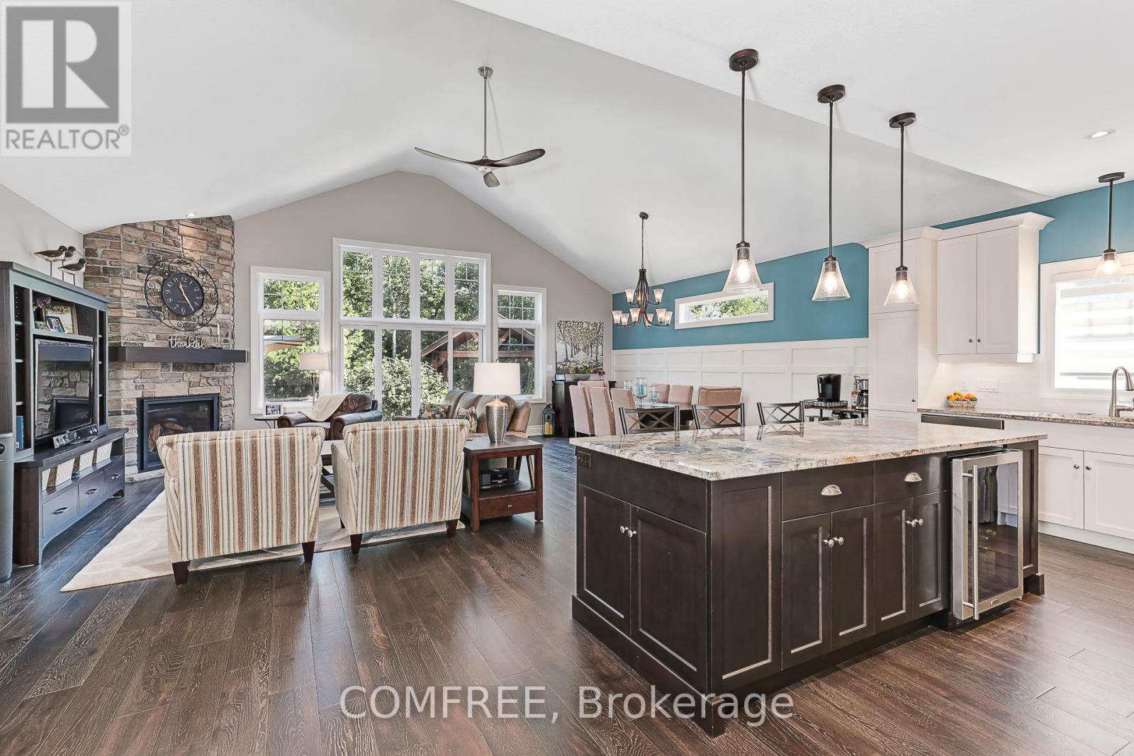 106 High Bluff Lane, Blue Mountains, ON - Indoor Photo Showing Kitchen With Fireplace With Upgraded Kitchen