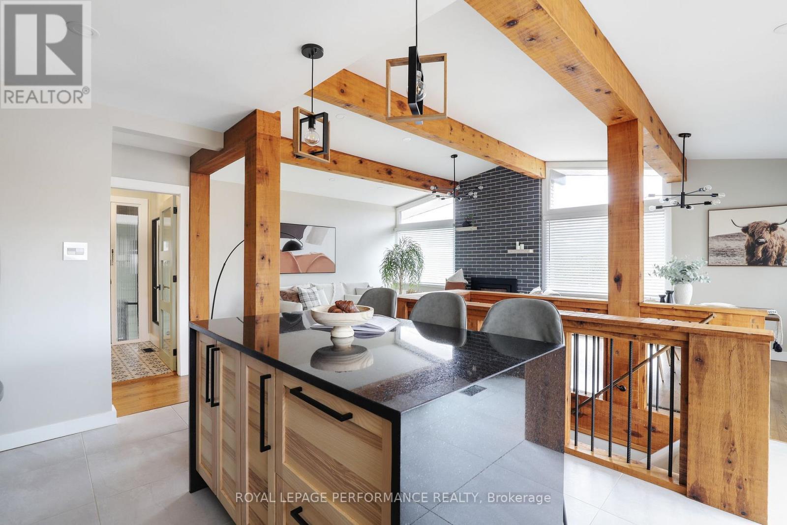 2320 Nerta Street, Ottawa, ON - Indoor