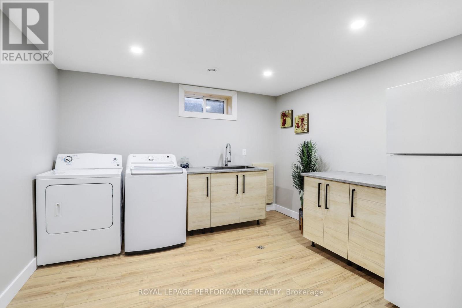 2320 Nerta Street, Ottawa, ON - Indoor Photo Showing Laundry Room