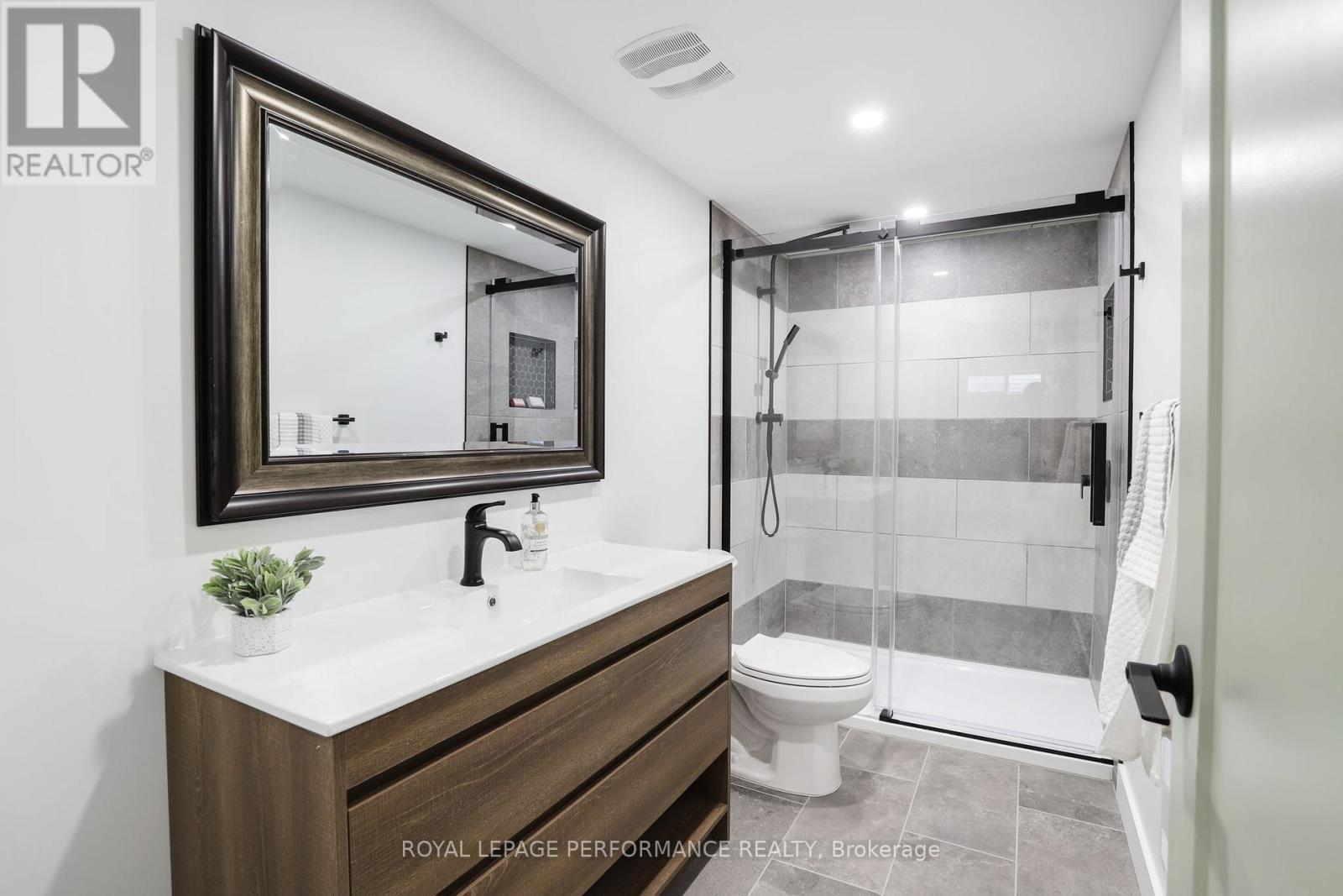 2320 Nerta Street, Ottawa, ON - Indoor Photo Showing Bathroom