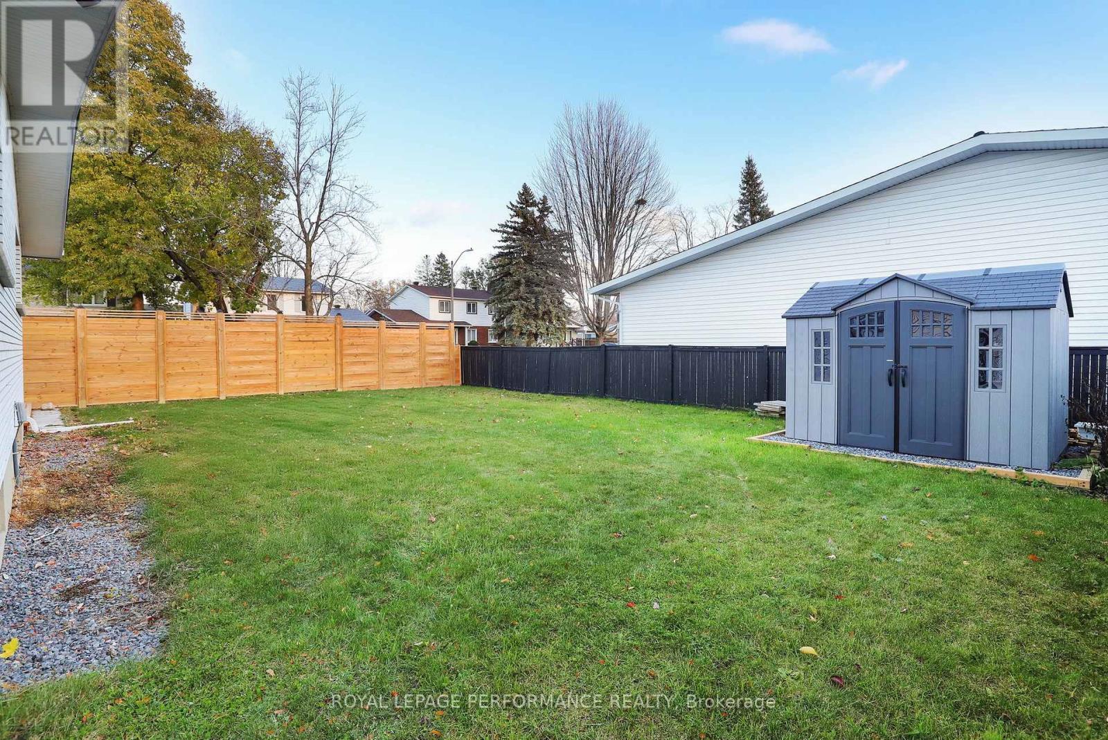 Virtually changed to all grass. - 2320 Nerta Street, Ottawa, ON - Outdoor
