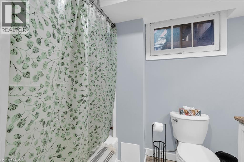 301 Franklin Street N Unit# C, Kitchener, ON - Indoor Photo Showing Bathroom