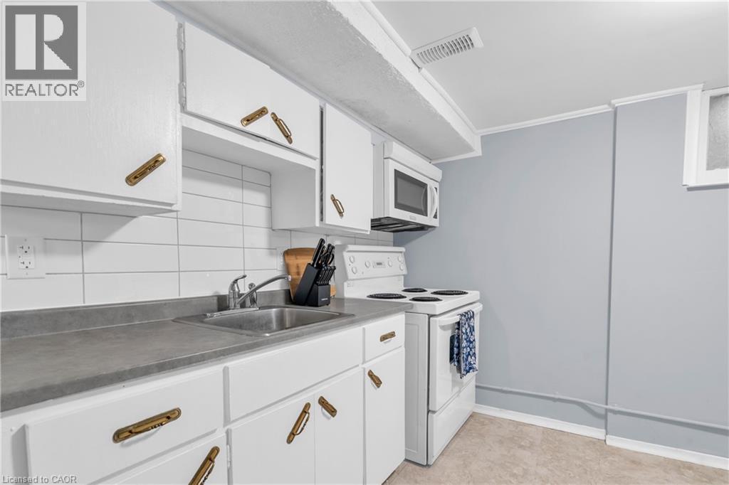 301 Franklin Street N Unit# C, Kitchener, ON - Indoor Photo Showing Kitchen