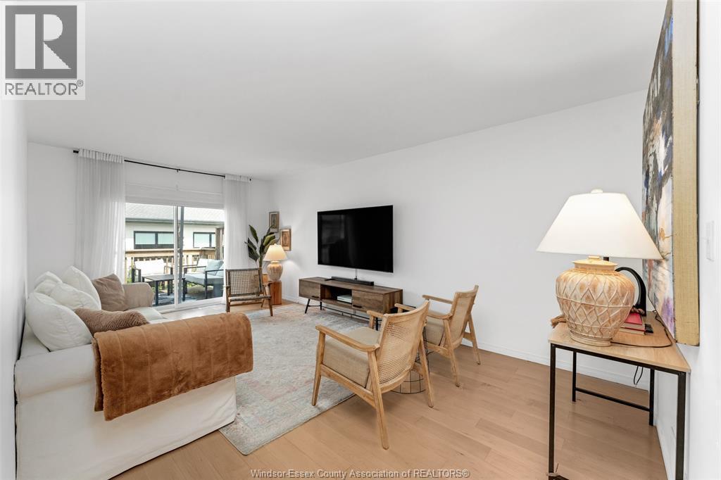 1678 Fieldcrest, Tecumseh, ON - Indoor Photo Showing Living Room