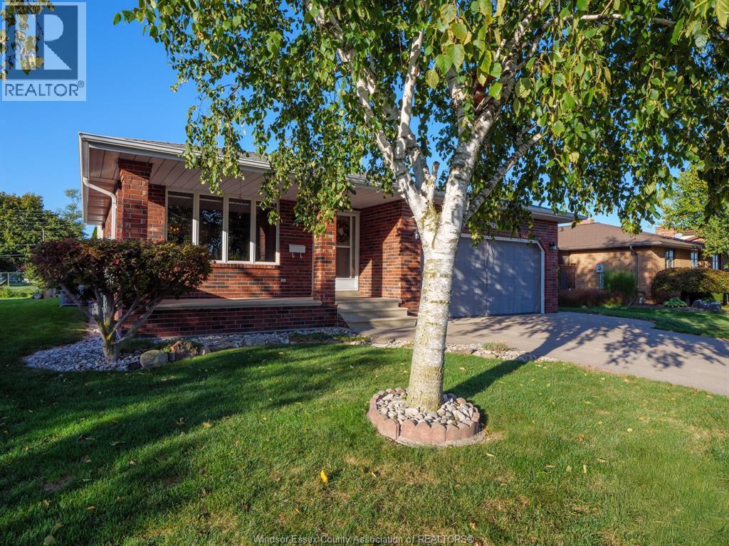 2392 Via Vita Street, Windsor, ON - Outdoor