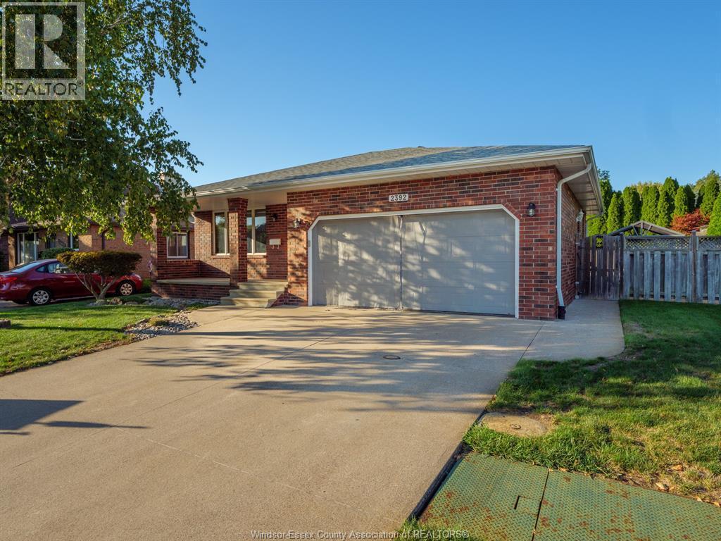 2392 Via Vita Street, Windsor, ON - Outdoor