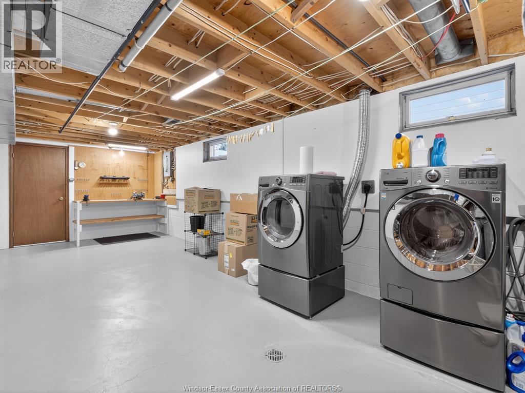 2392 Via Vita Street, Windsor, ON - Indoor Photo Showing Laundry Room