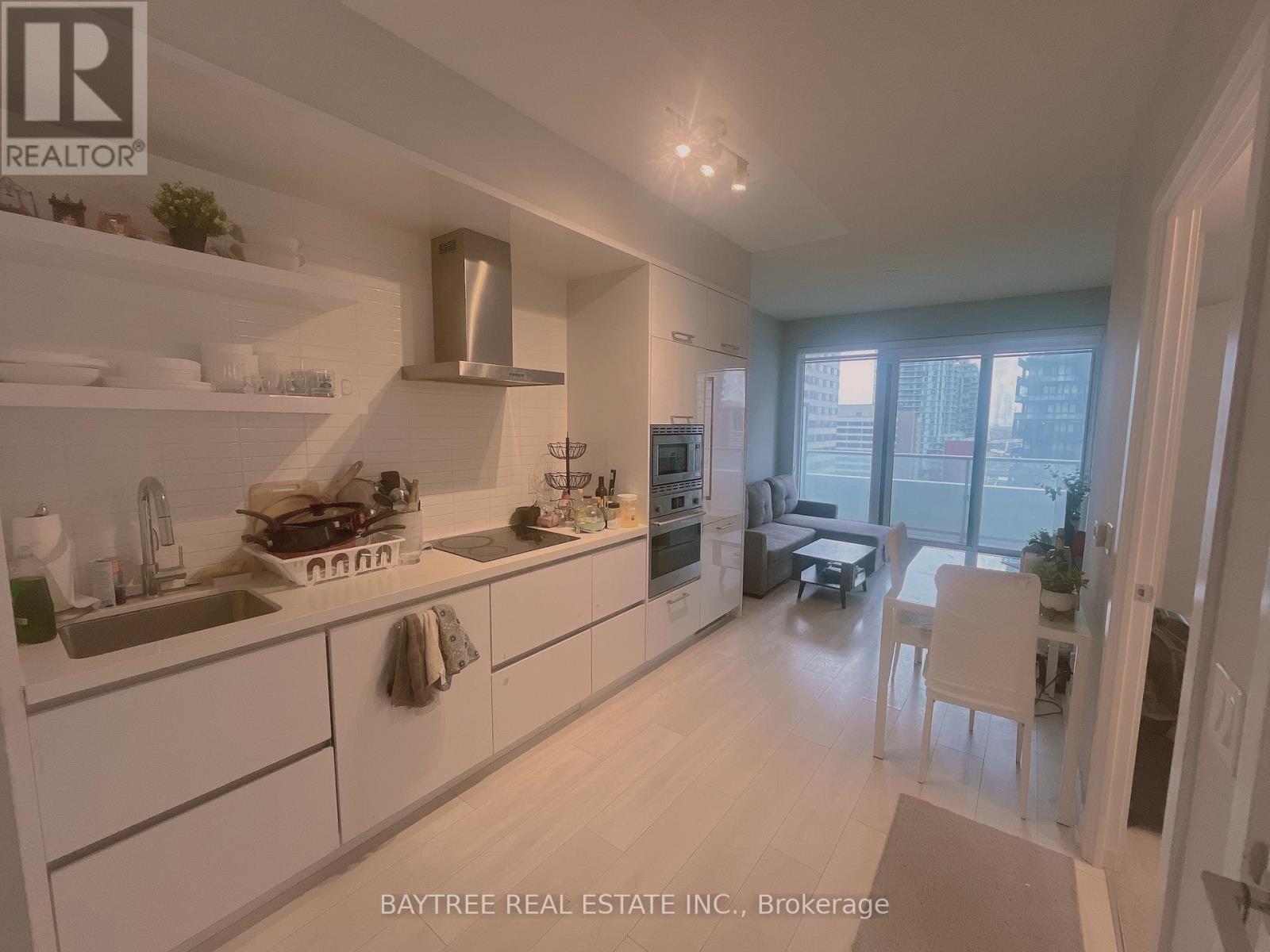 1610 - 2221 Yonge Street, Toronto, ON - Indoor Photo Showing Kitchen
