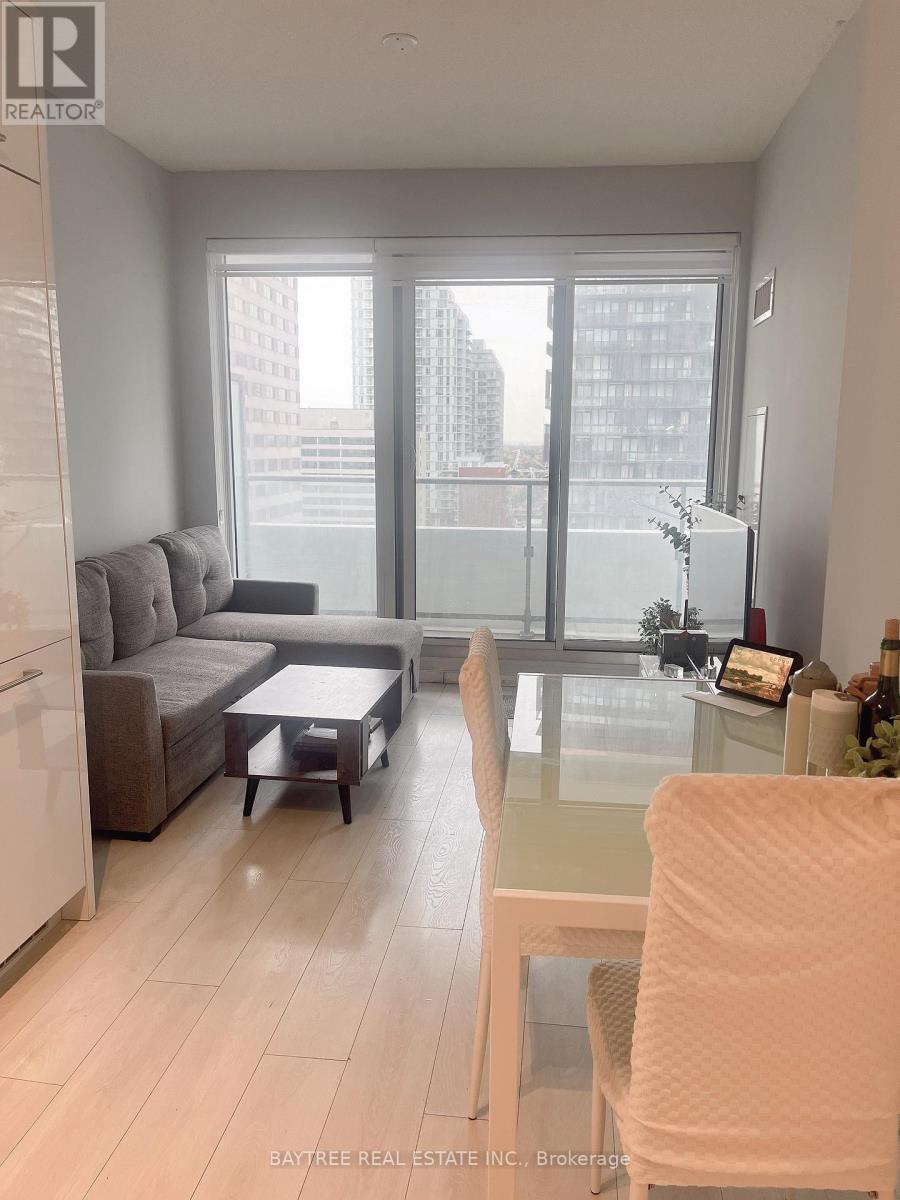 1610 - 2221 Yonge Street, Toronto, ON - Indoor Photo Showing Living Room