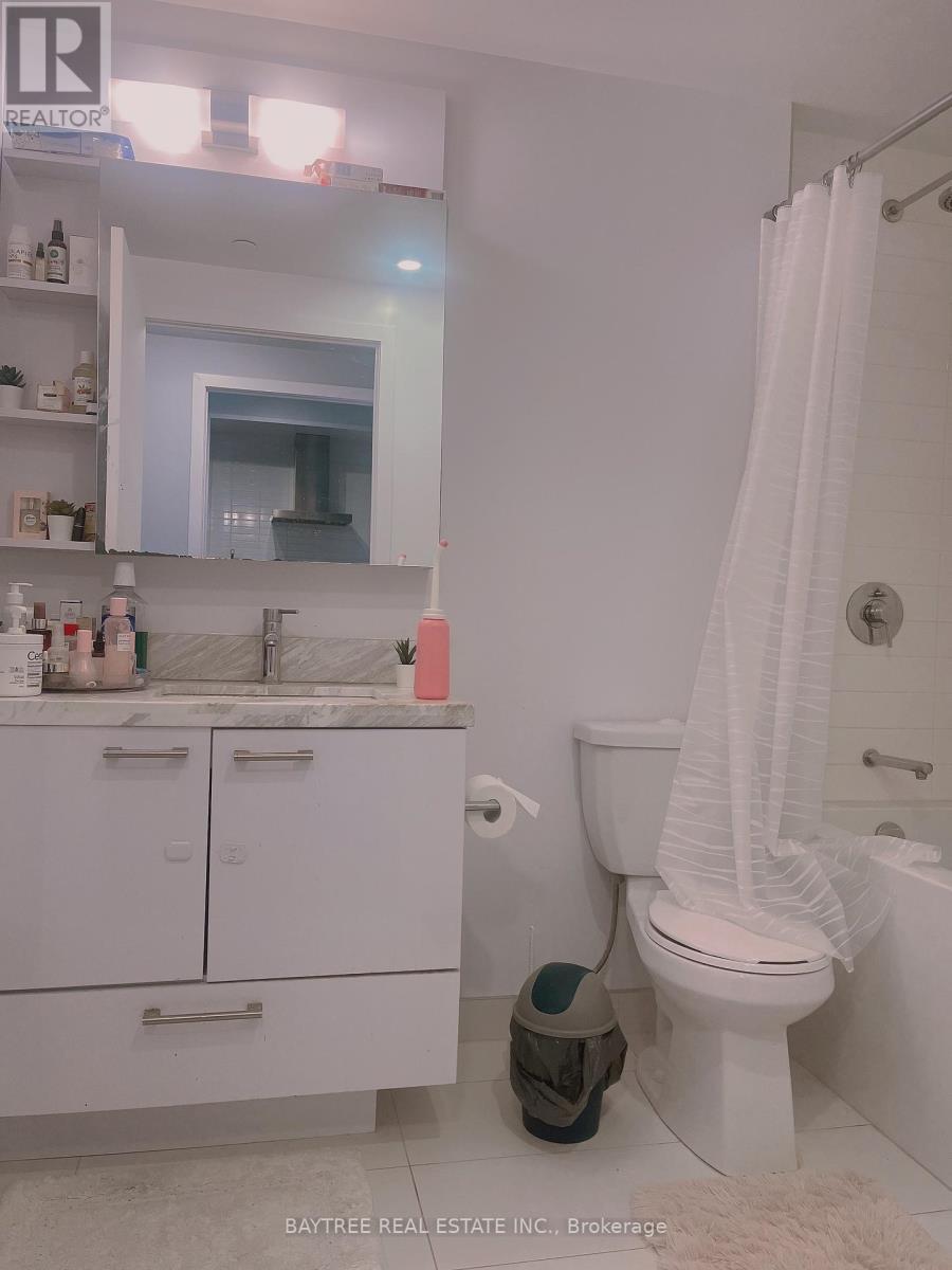 1610 - 2221 Yonge Street, Toronto, ON - Indoor Photo Showing Bathroom