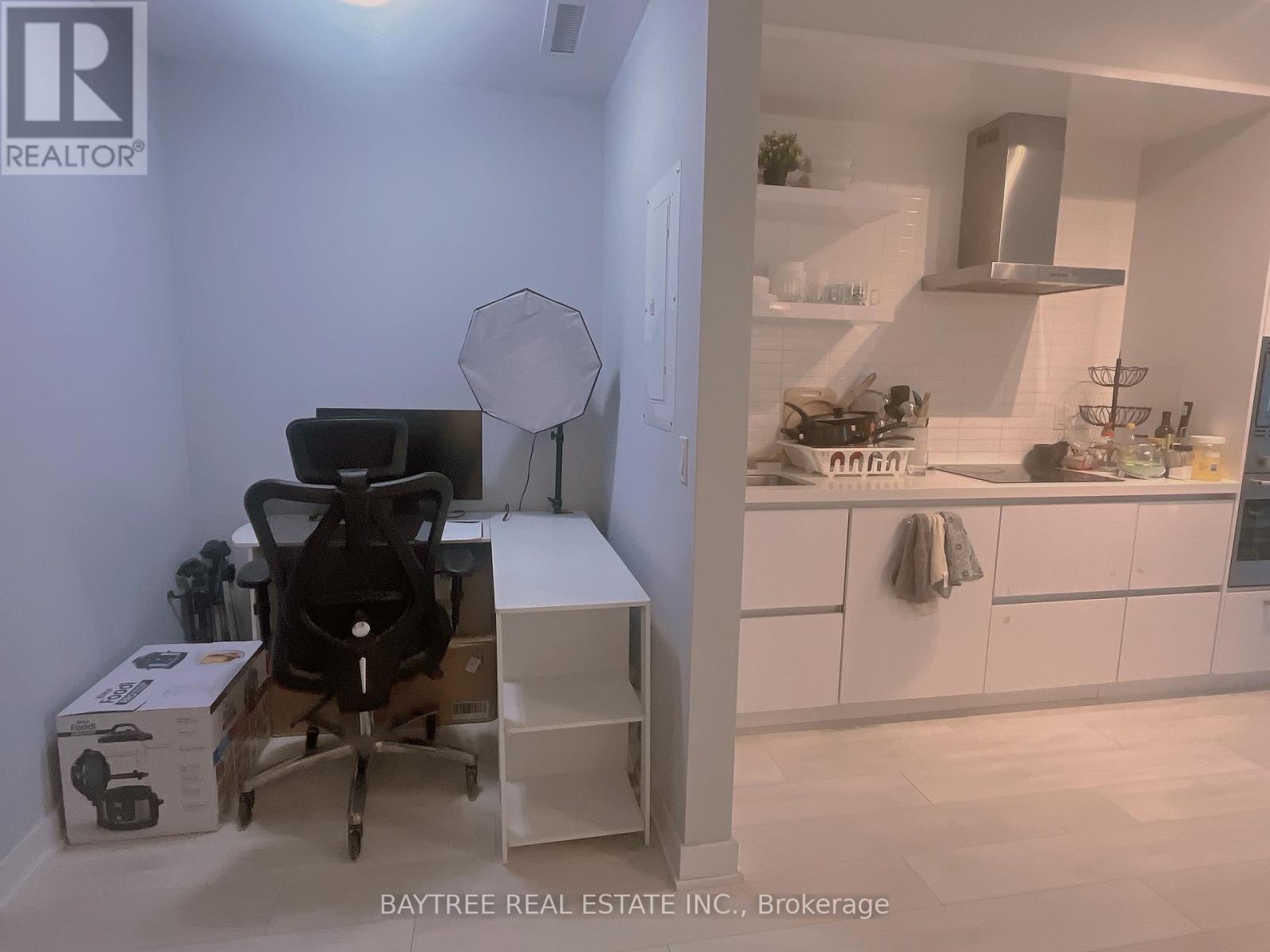 1610 - 2221 Yonge Street, Toronto, ON - Indoor