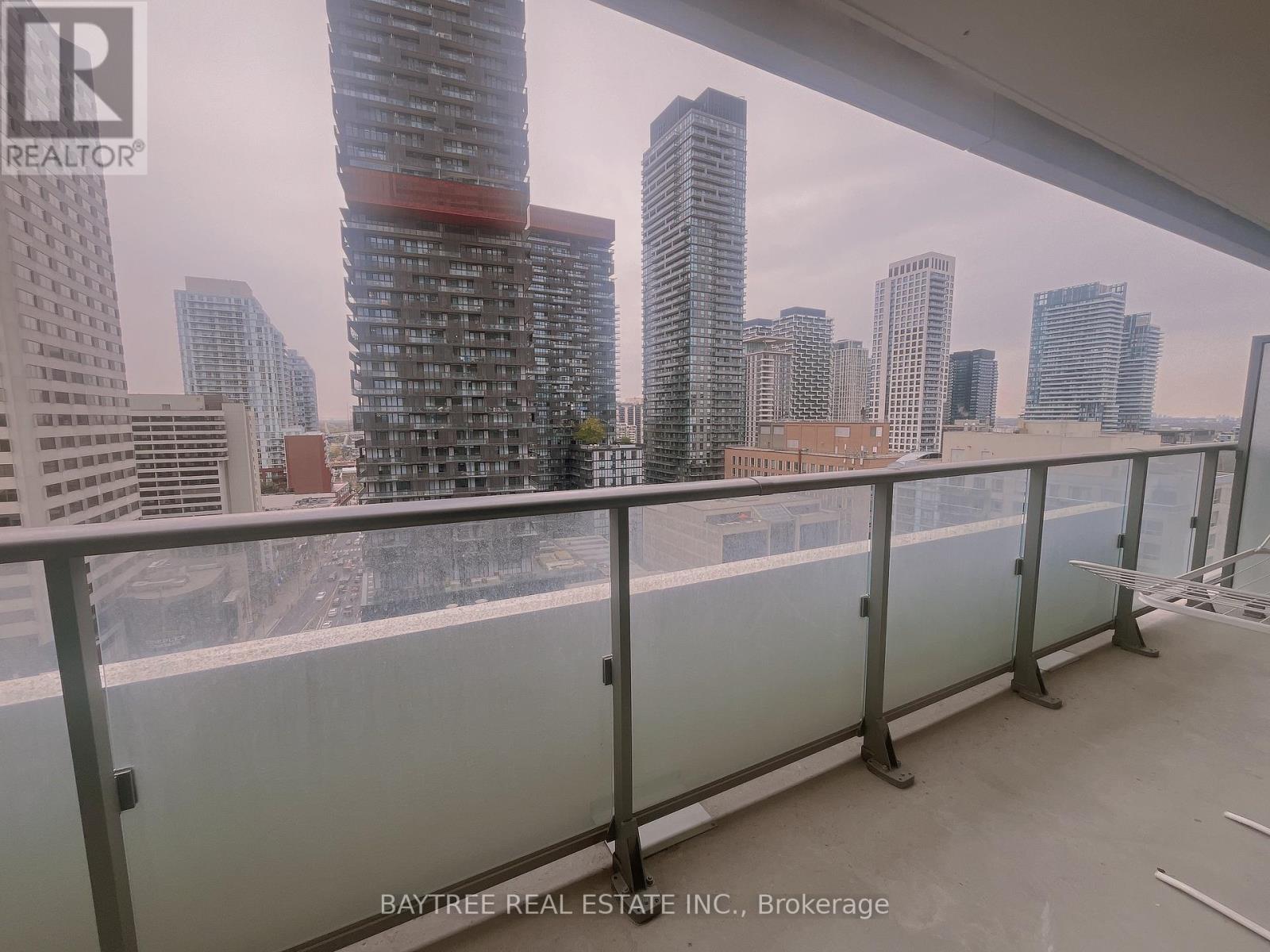 1610 - 2221 Yonge Street, Toronto, ON - Outdoor