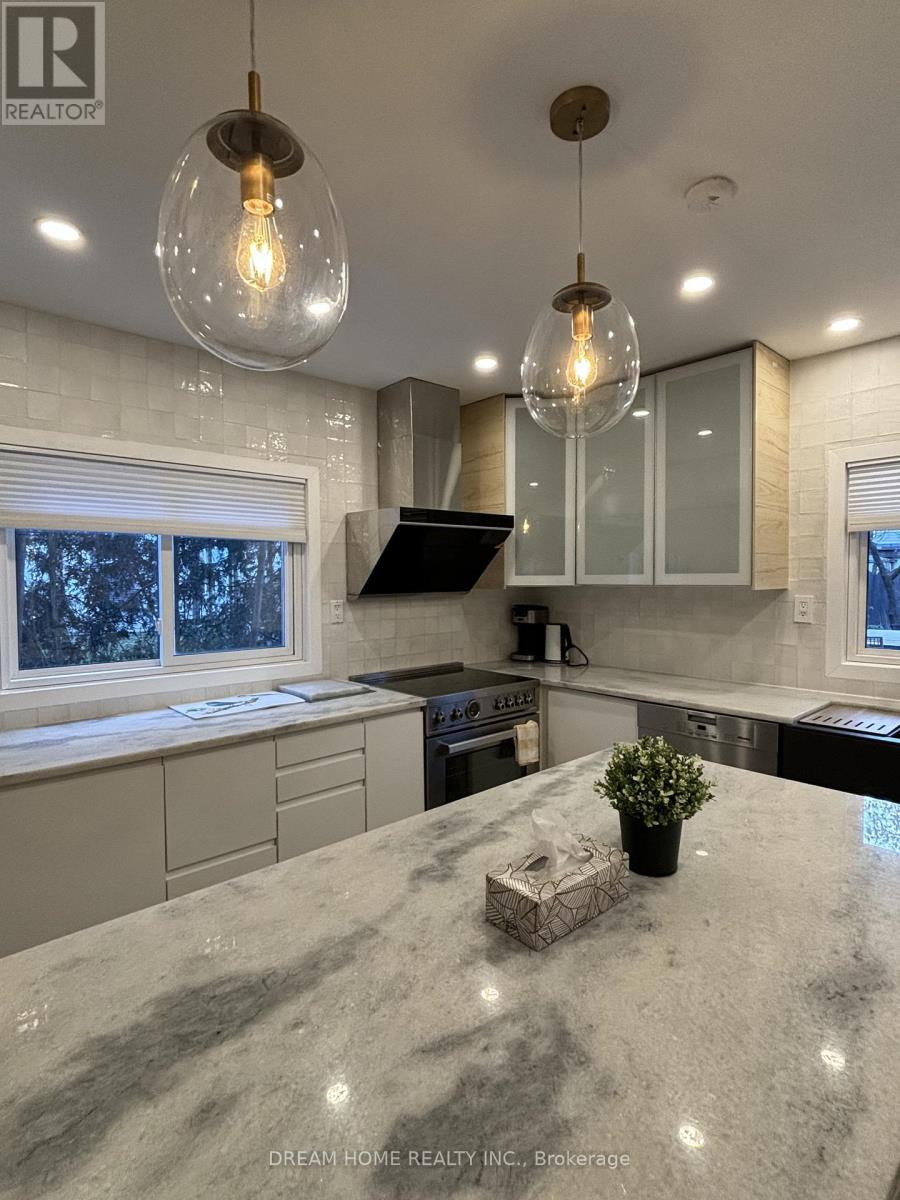 Upper - 160 Olde Bayview Avenue, Richmond Hill, ON - Indoor Photo Showing Kitchen With Double Sink