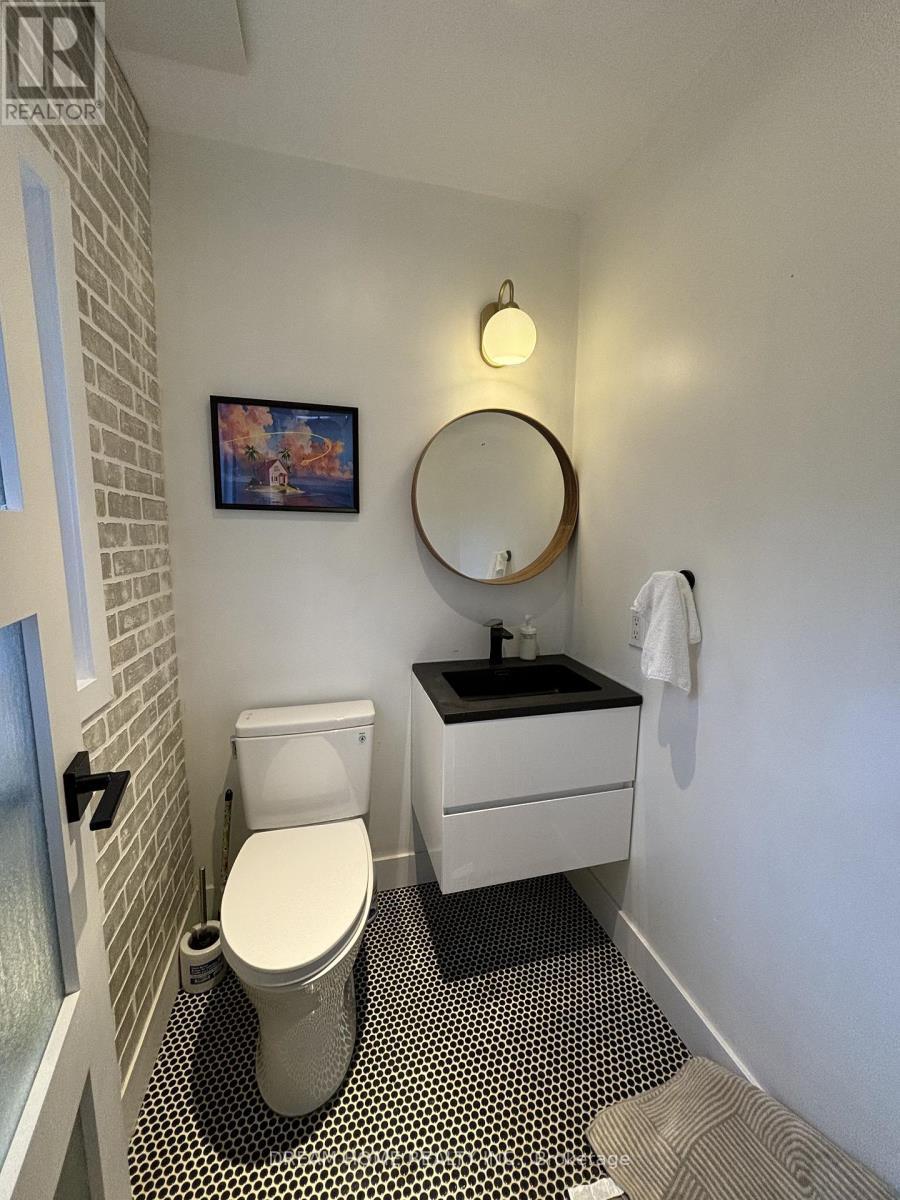 Upper - 160 Olde Bayview Avenue, Richmond Hill, ON - Indoor Photo Showing Bathroom